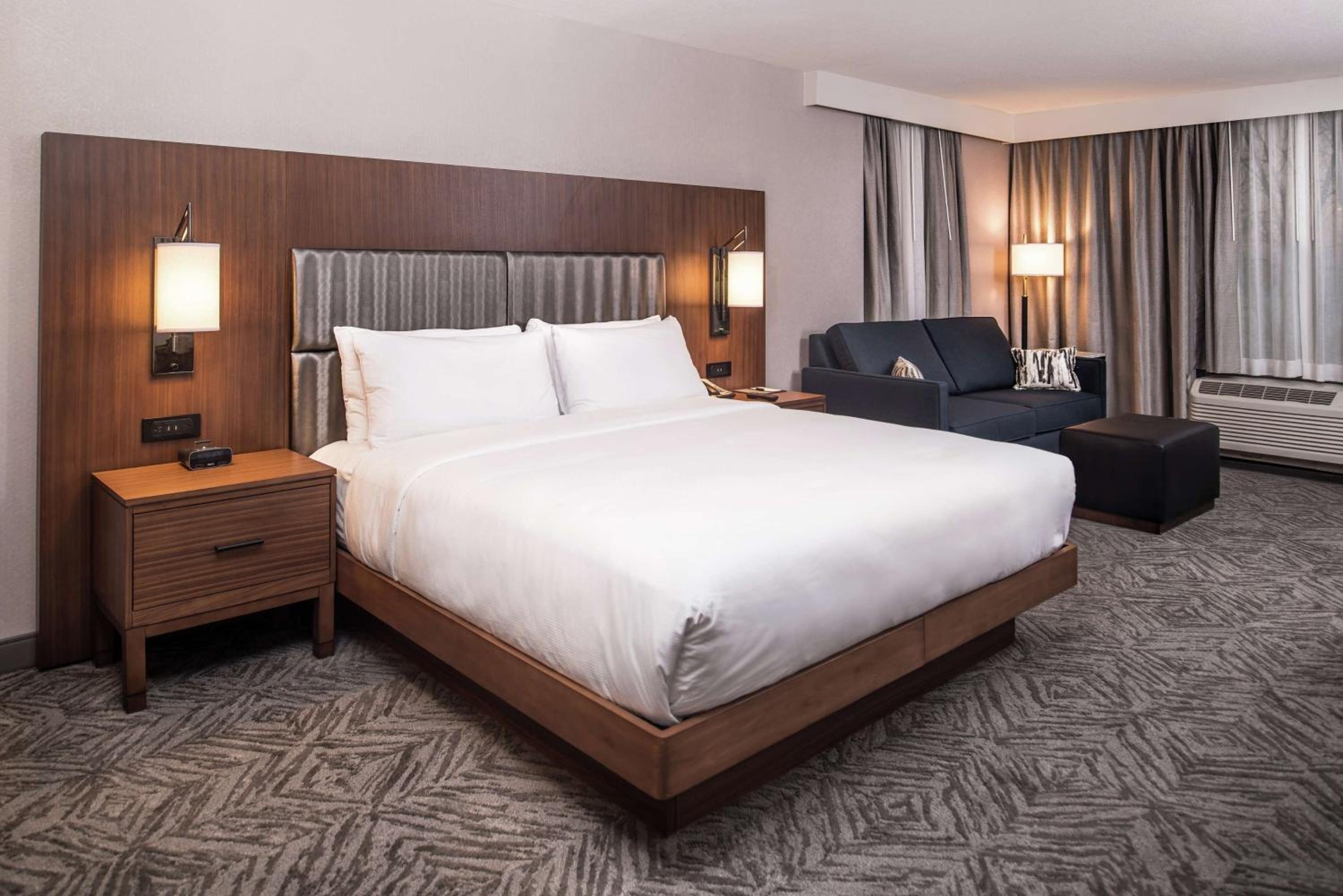 Corner King Suite