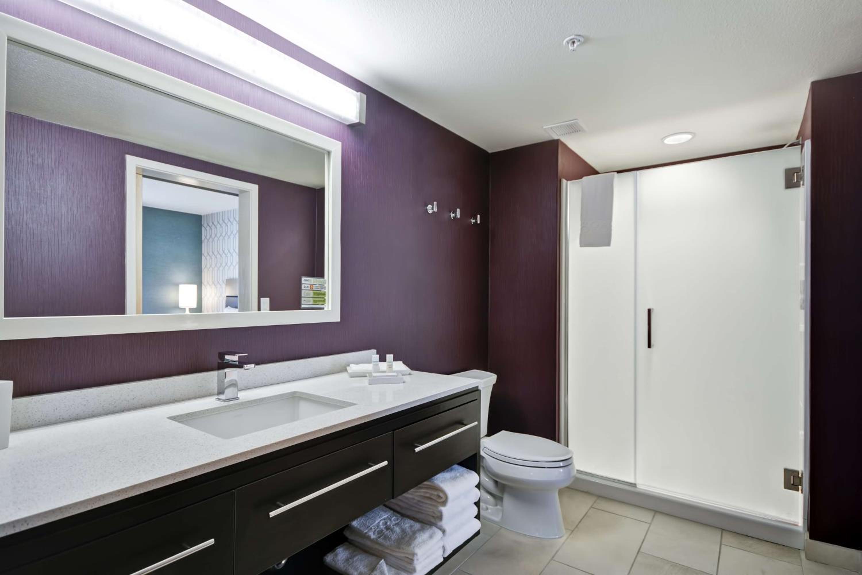 One-Bedroom King Suite - Non-Smoking - Photo 2