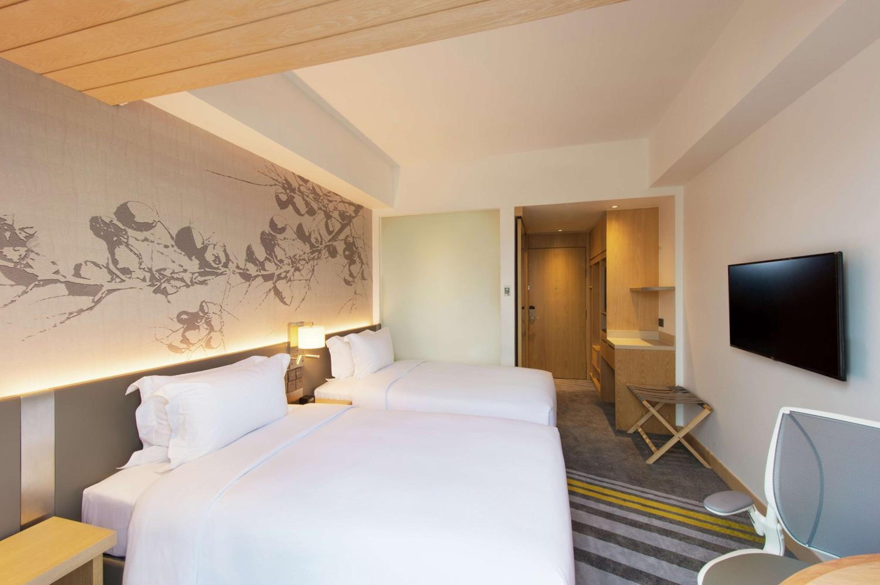 Deluxe Twin Room with Balcony