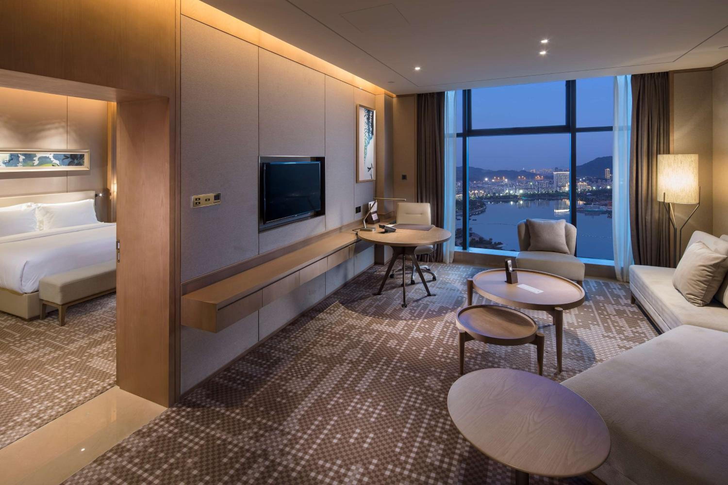 One-Bedroom Deluxe Suite Bay View
