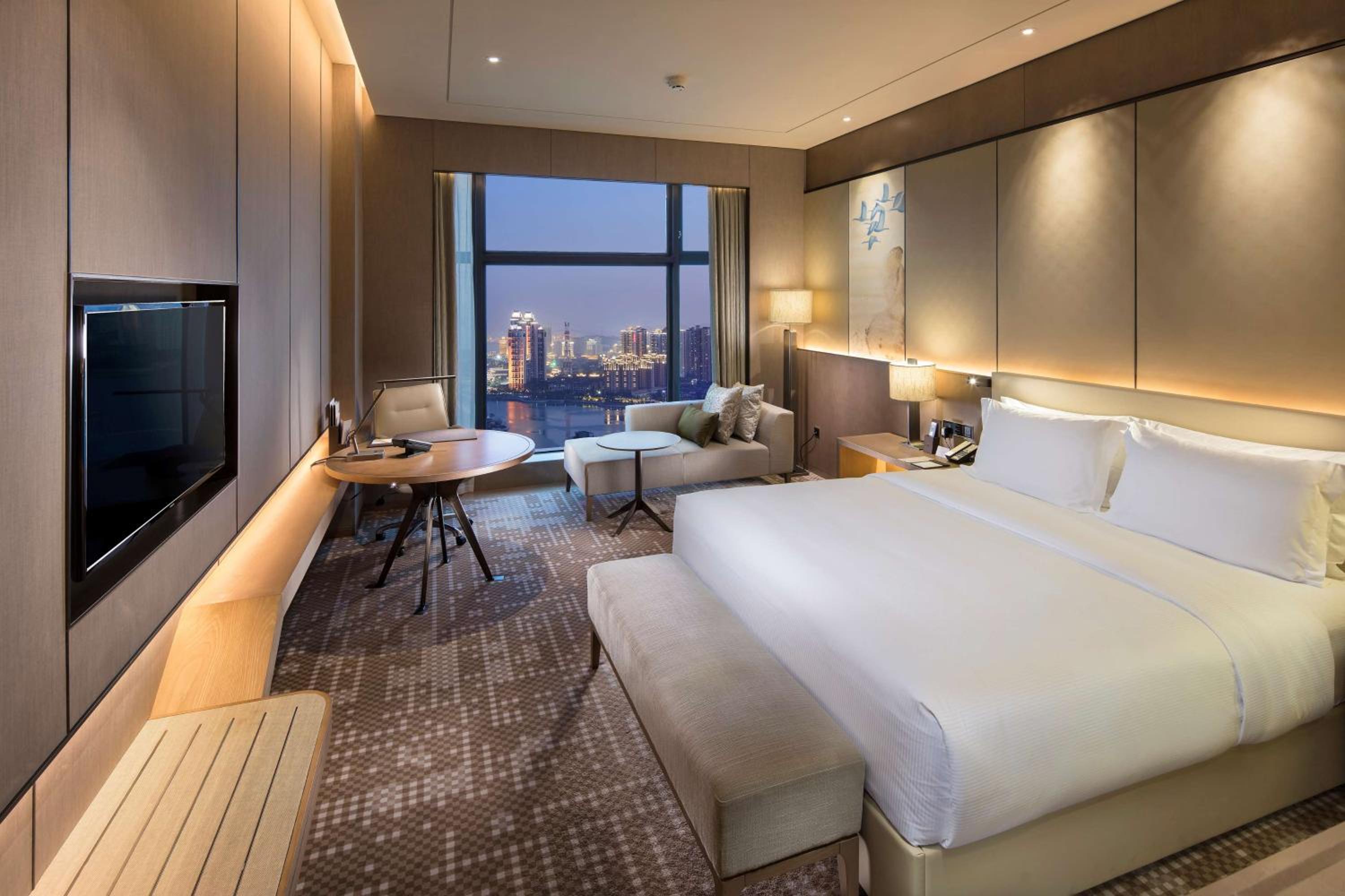 Deluxe King Room with Bay View