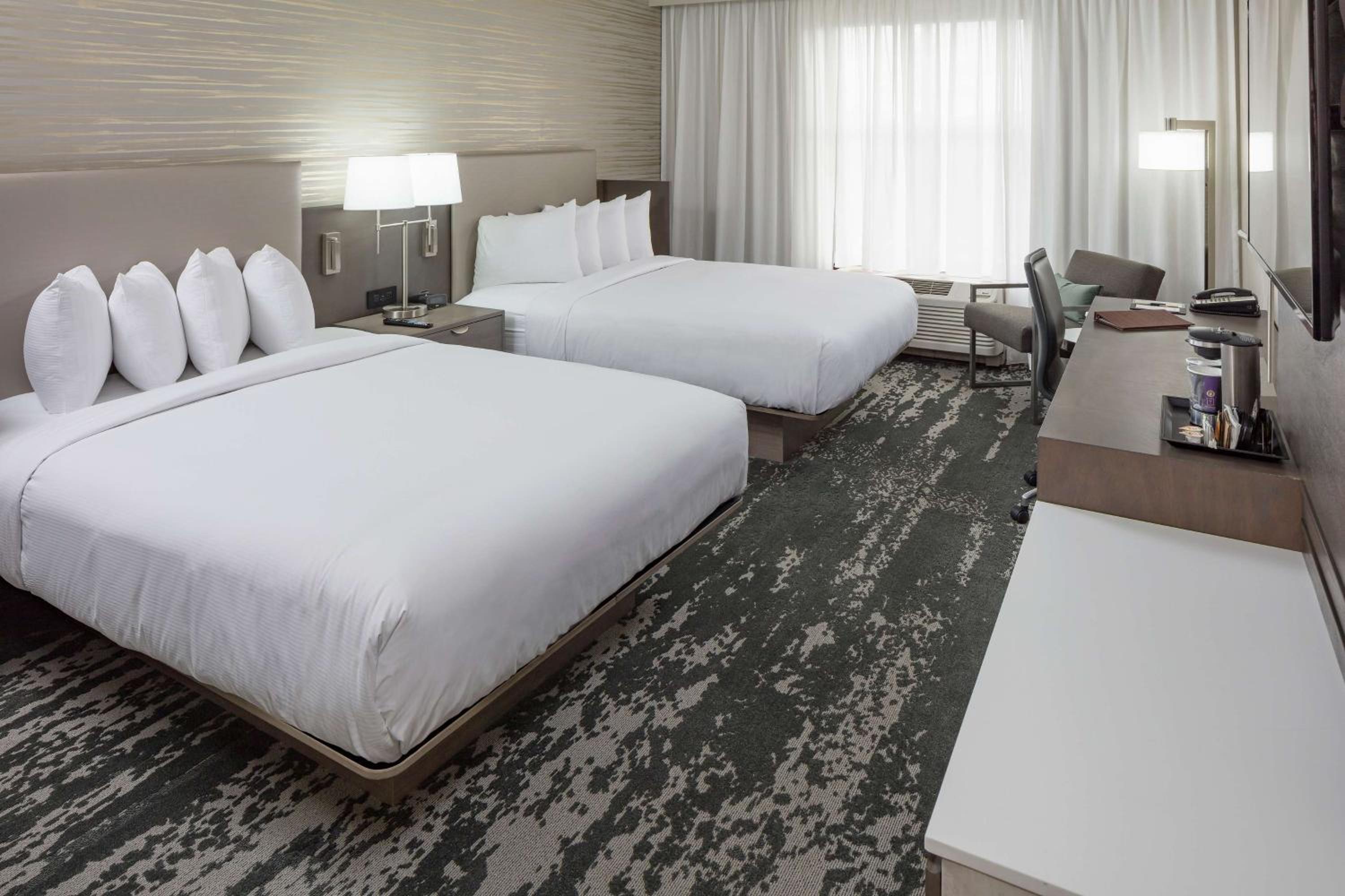 Queen Room with Two Queen Beds - Photo 6