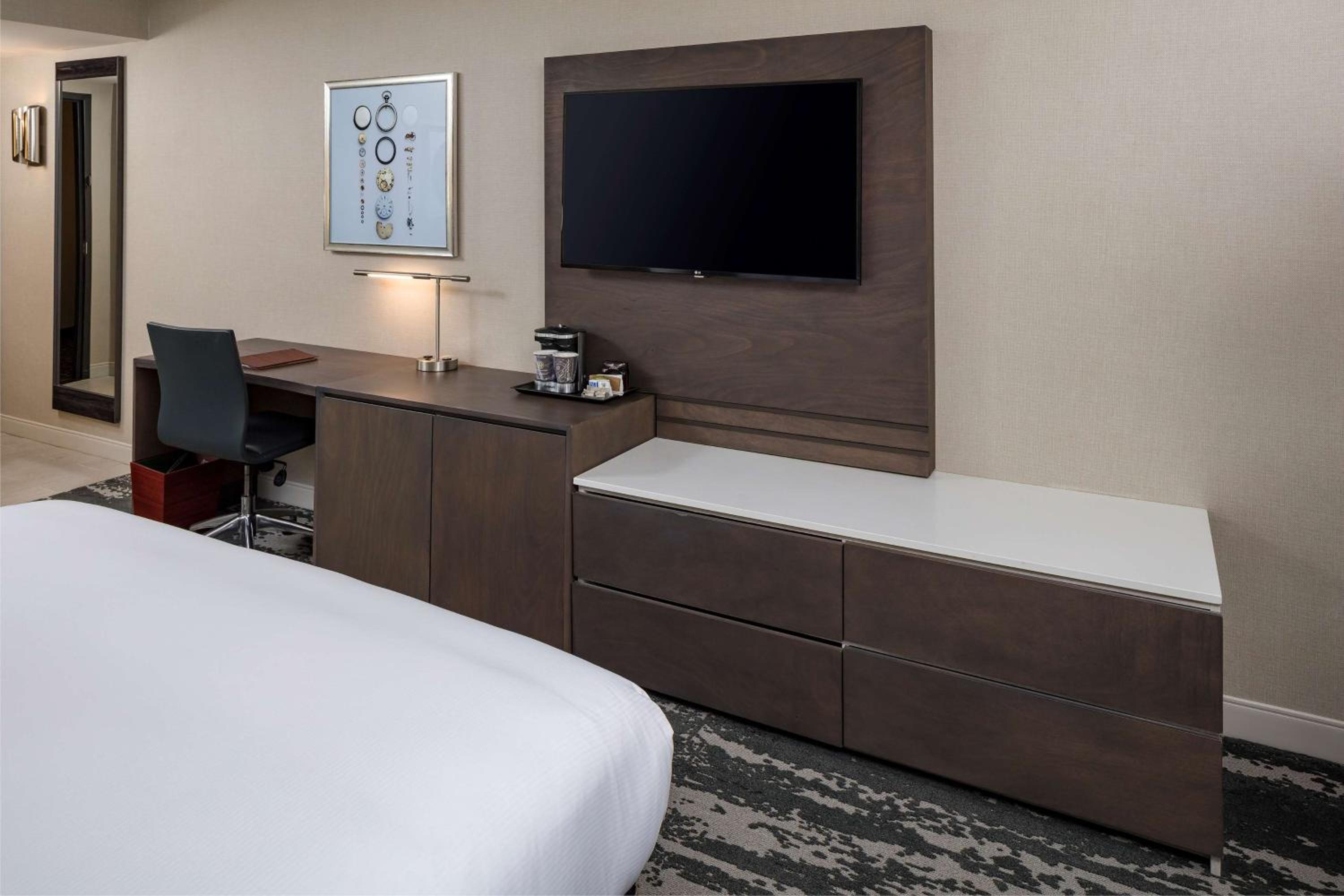 King Room at DoubleTree by Hilton Boston Logan Airport Chelsea in Chelsea