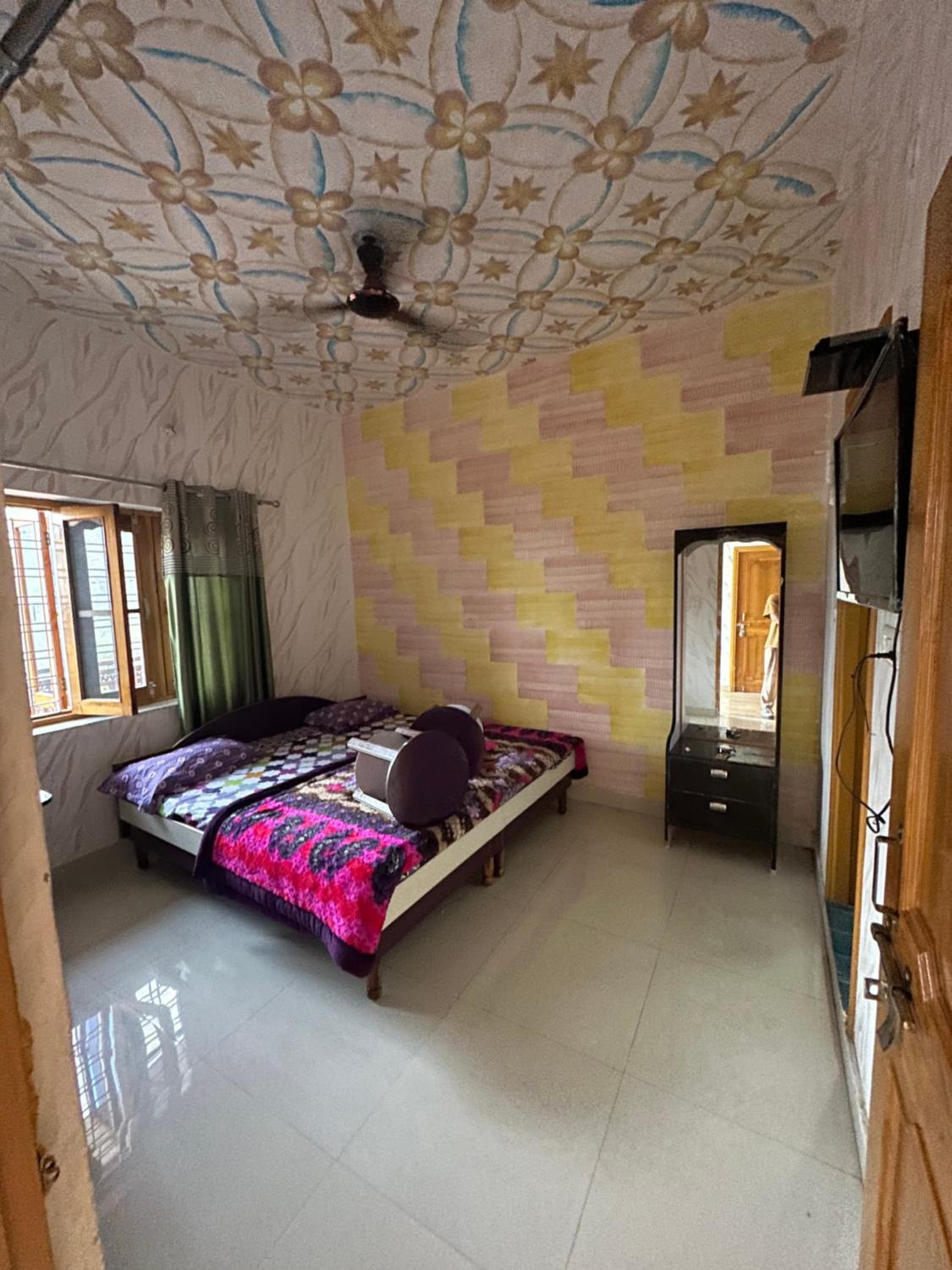 Mixed Dormitory Room