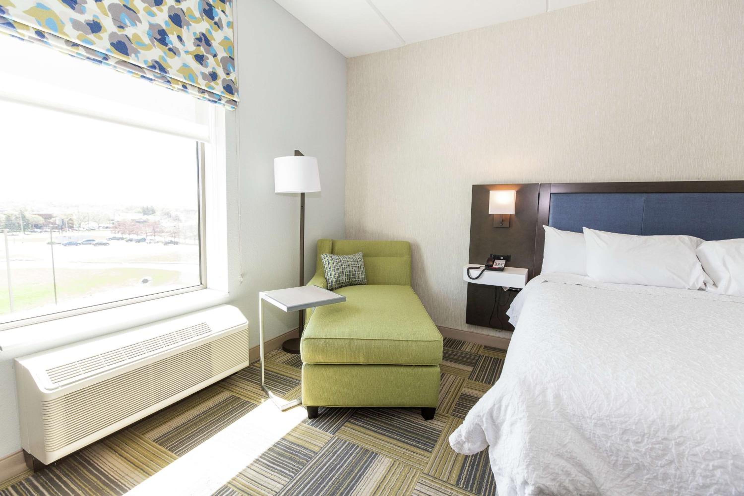 Hampton Inn & Suites Syracuse North Airport Area