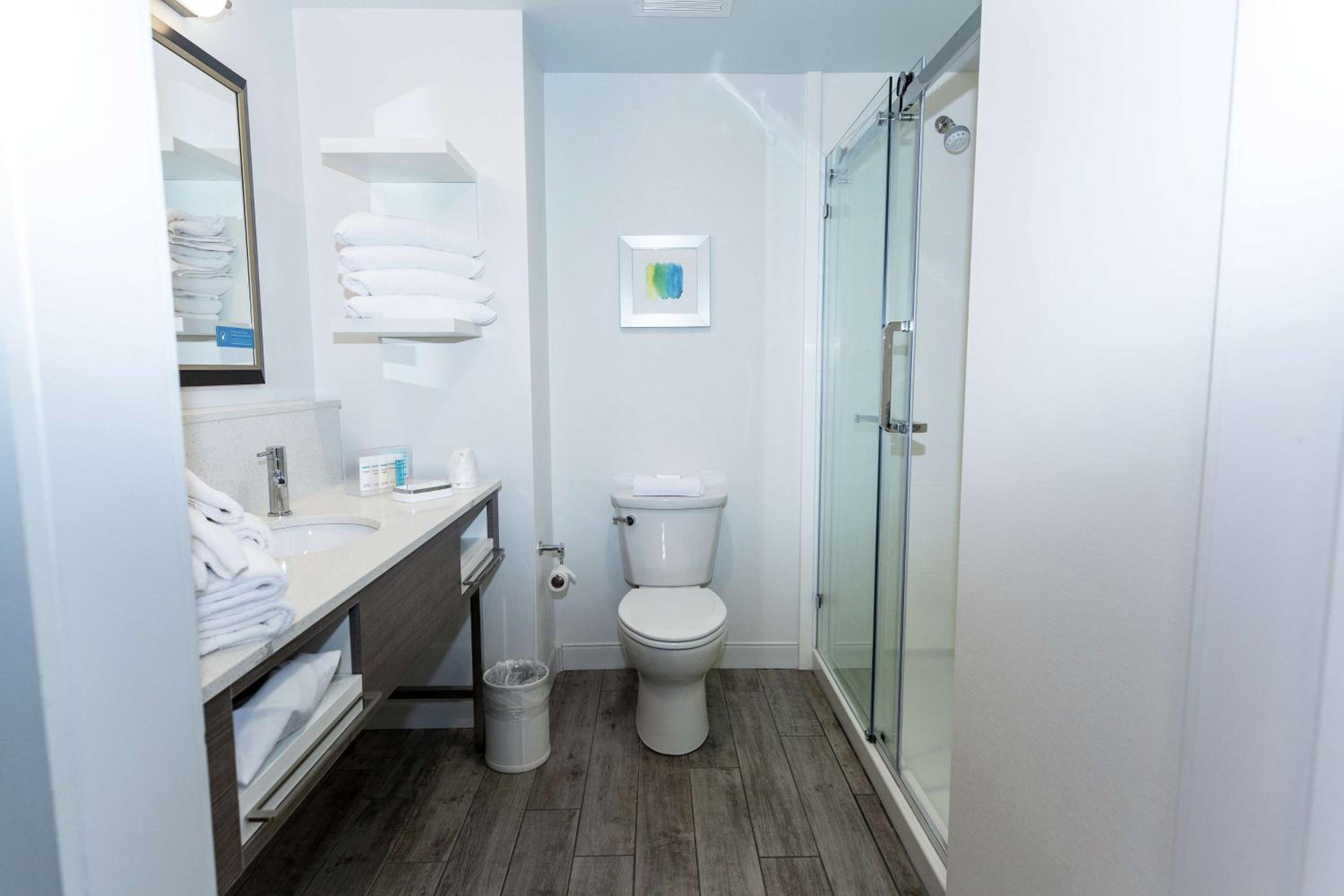 King Room - Hearing Access/Non-Smoking - Photo 2