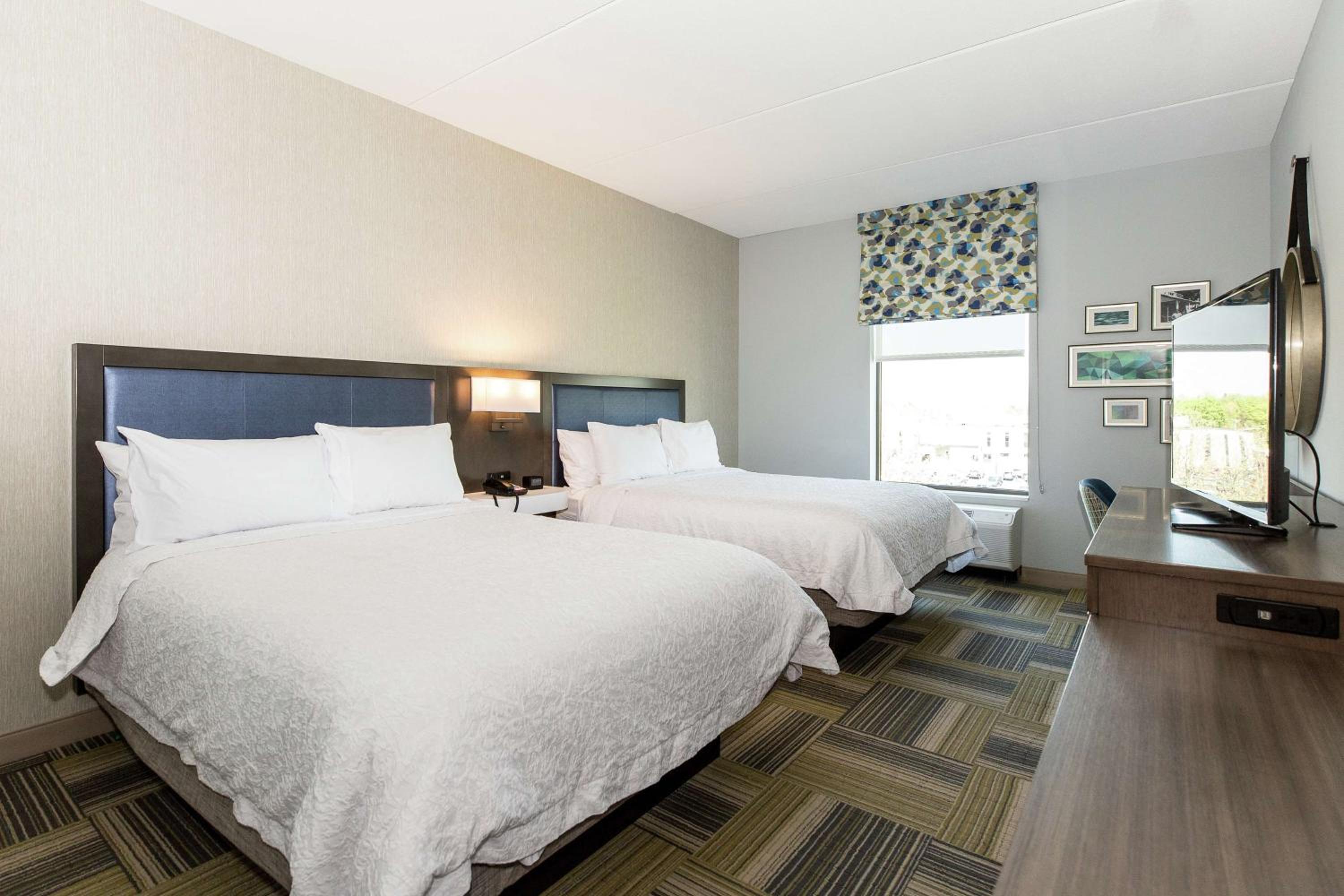 Queen Room with Two Queen Beds - Hearing Access/Non-Smoking - Photo 3