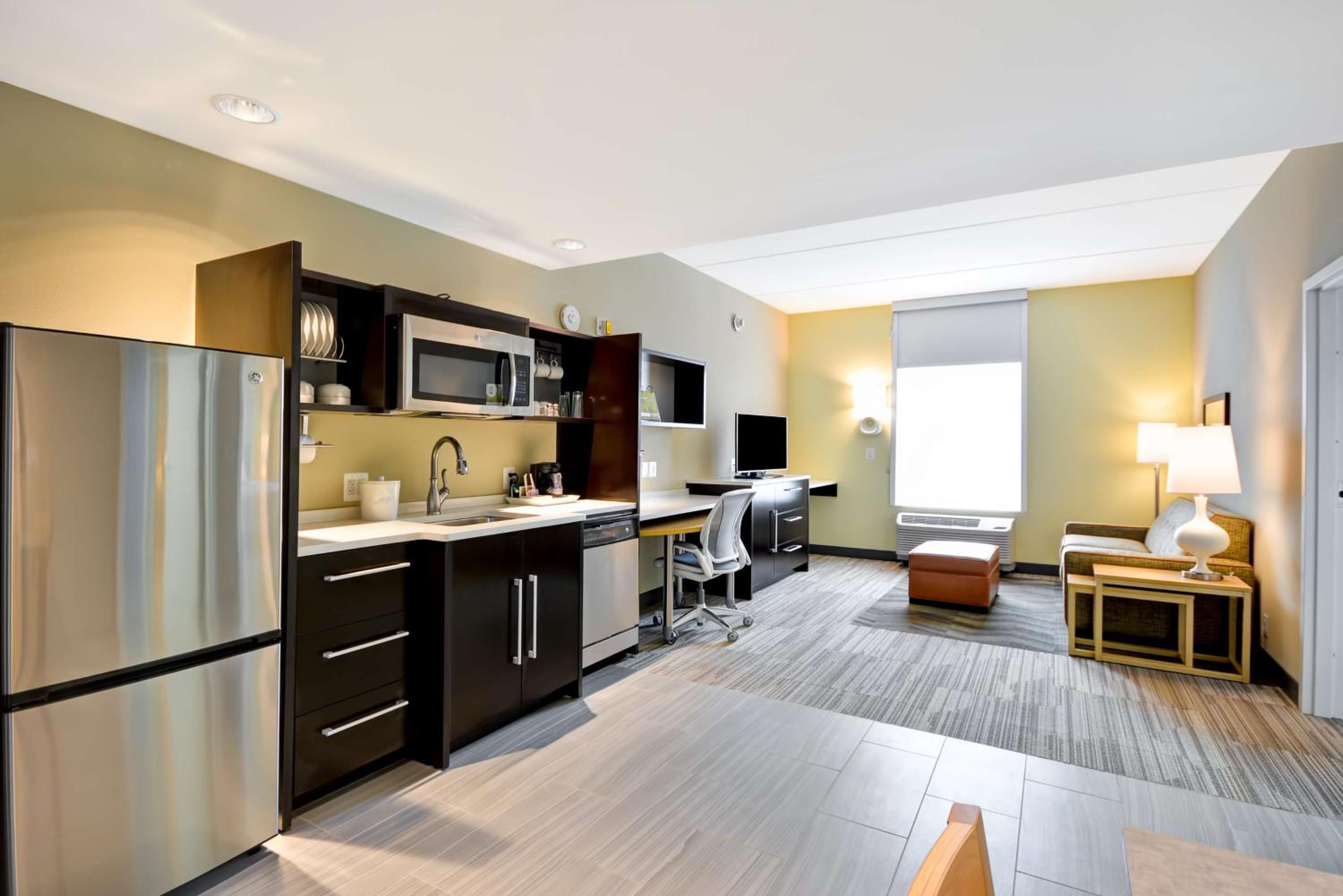 One-Bedroom King Suite - Non-Smoking photo 2