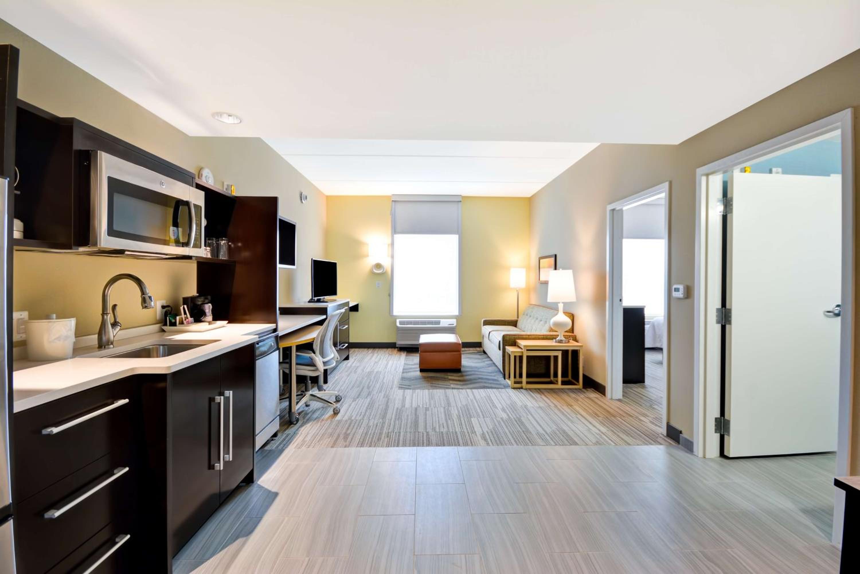 One-Bedroom King Suite - Non-Smoking photo 3