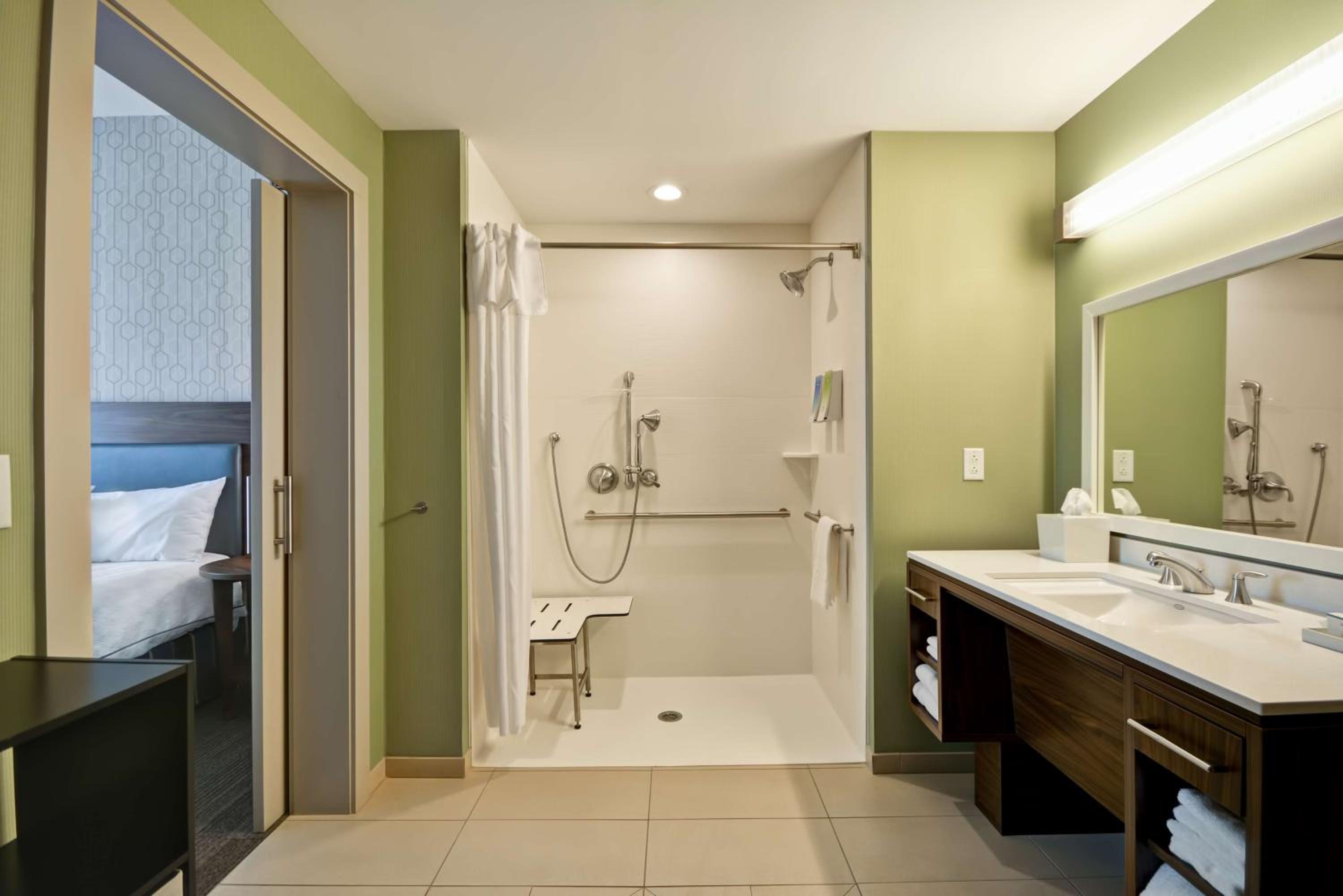 King Suite - Hearing Access/Non-Smoking