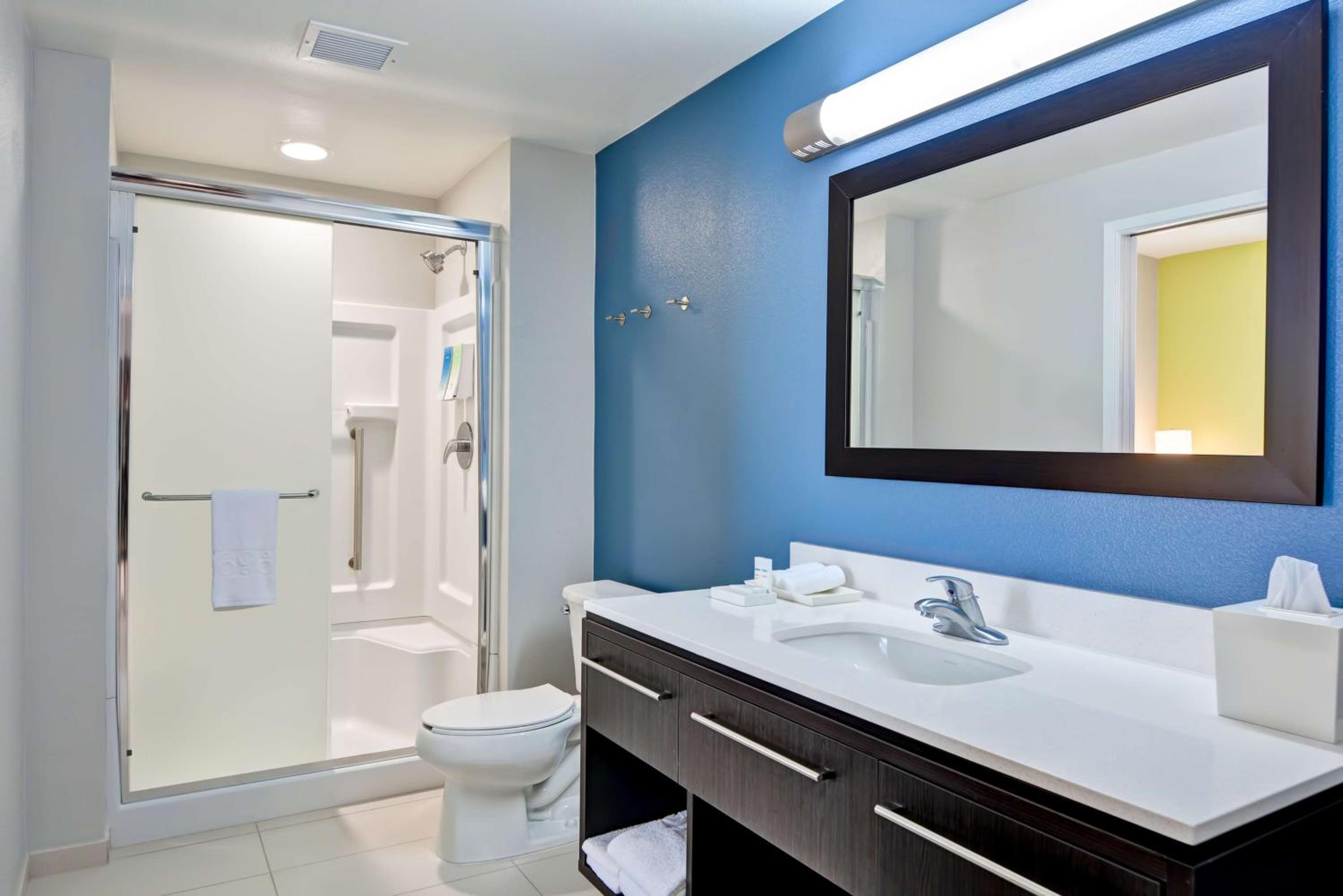 King Suite - Hearing Access/Non-Smoking photo 2