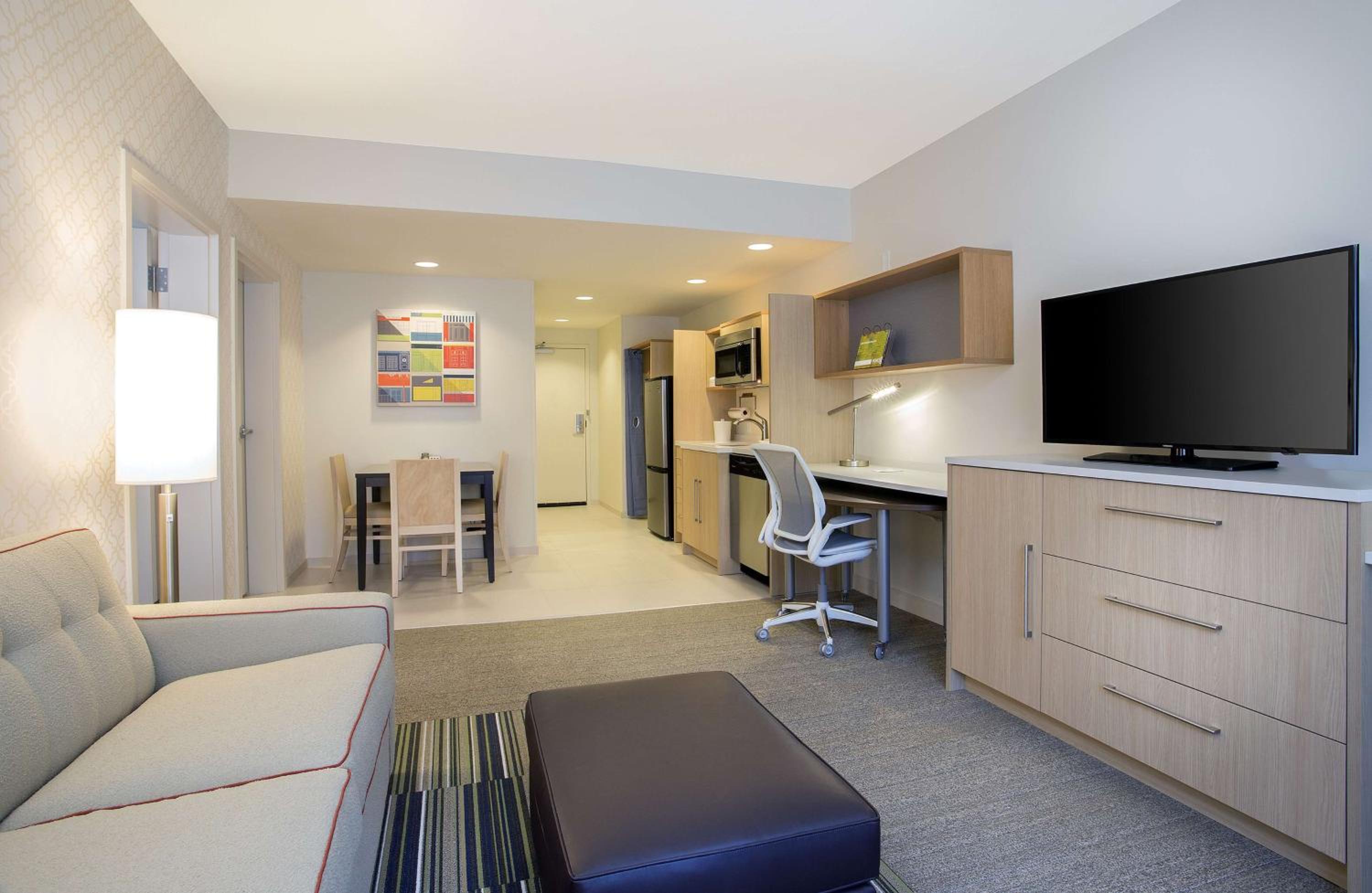 One-Bedroom King Suite - Non-Smoking