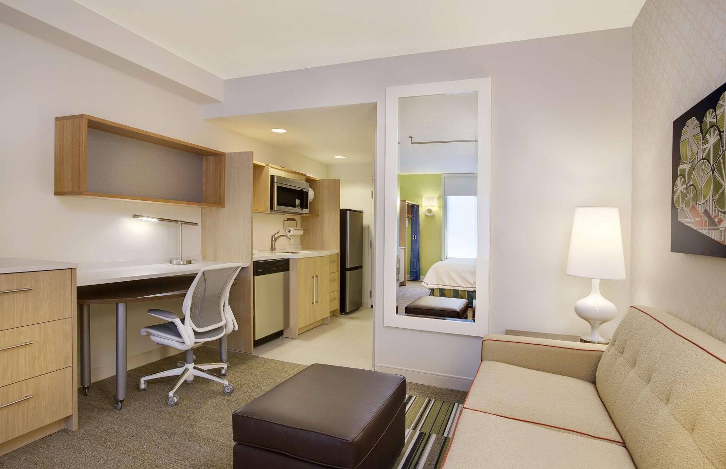 Premium King Studio Suite - Non-Smoking photo 1