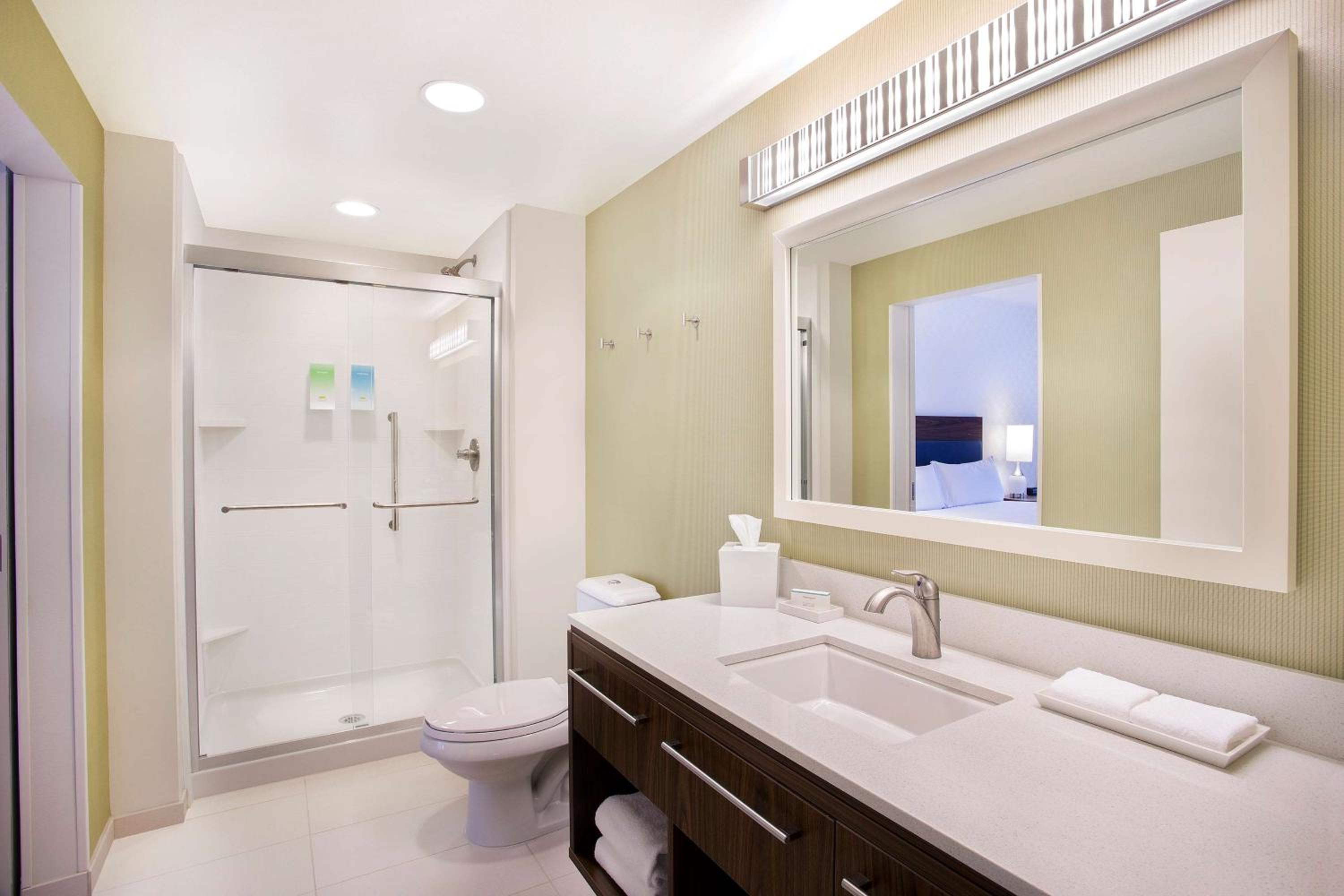 Premium Studio Suite with Two Queen Beds - Non-Smoking photo 3