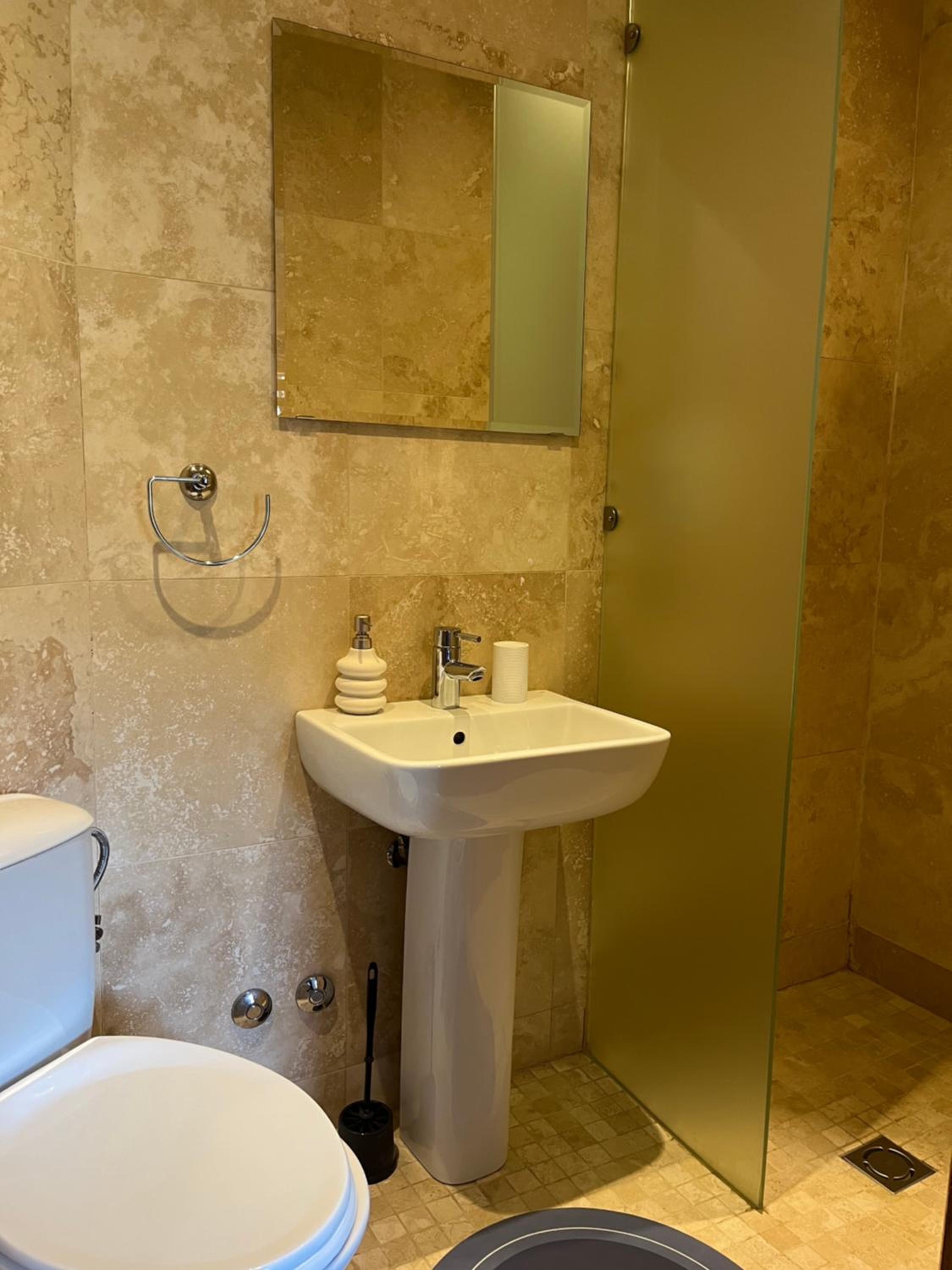 Double Room with Balcony - Photo 7