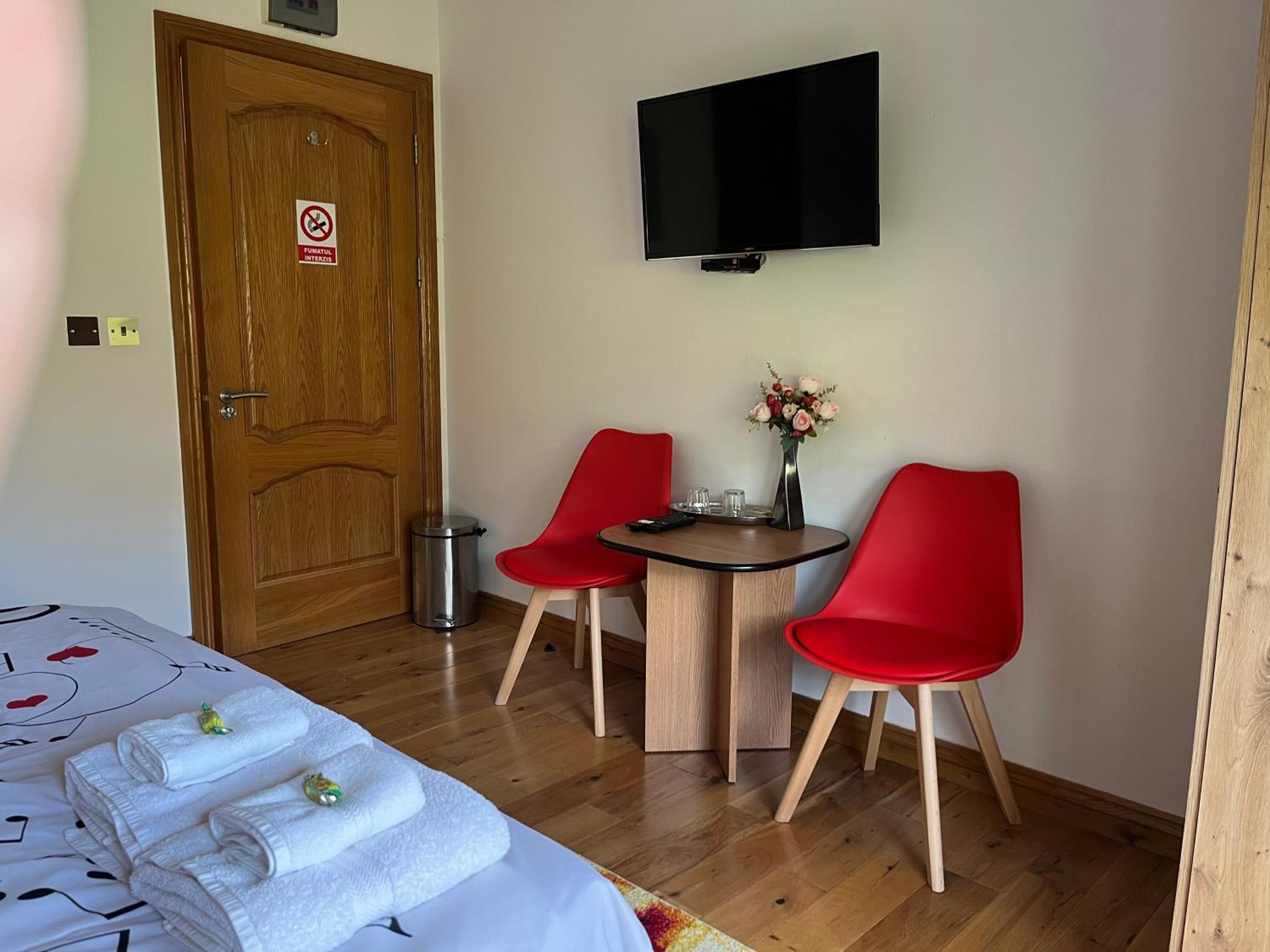 Double Room with Balcony - Photo 1
