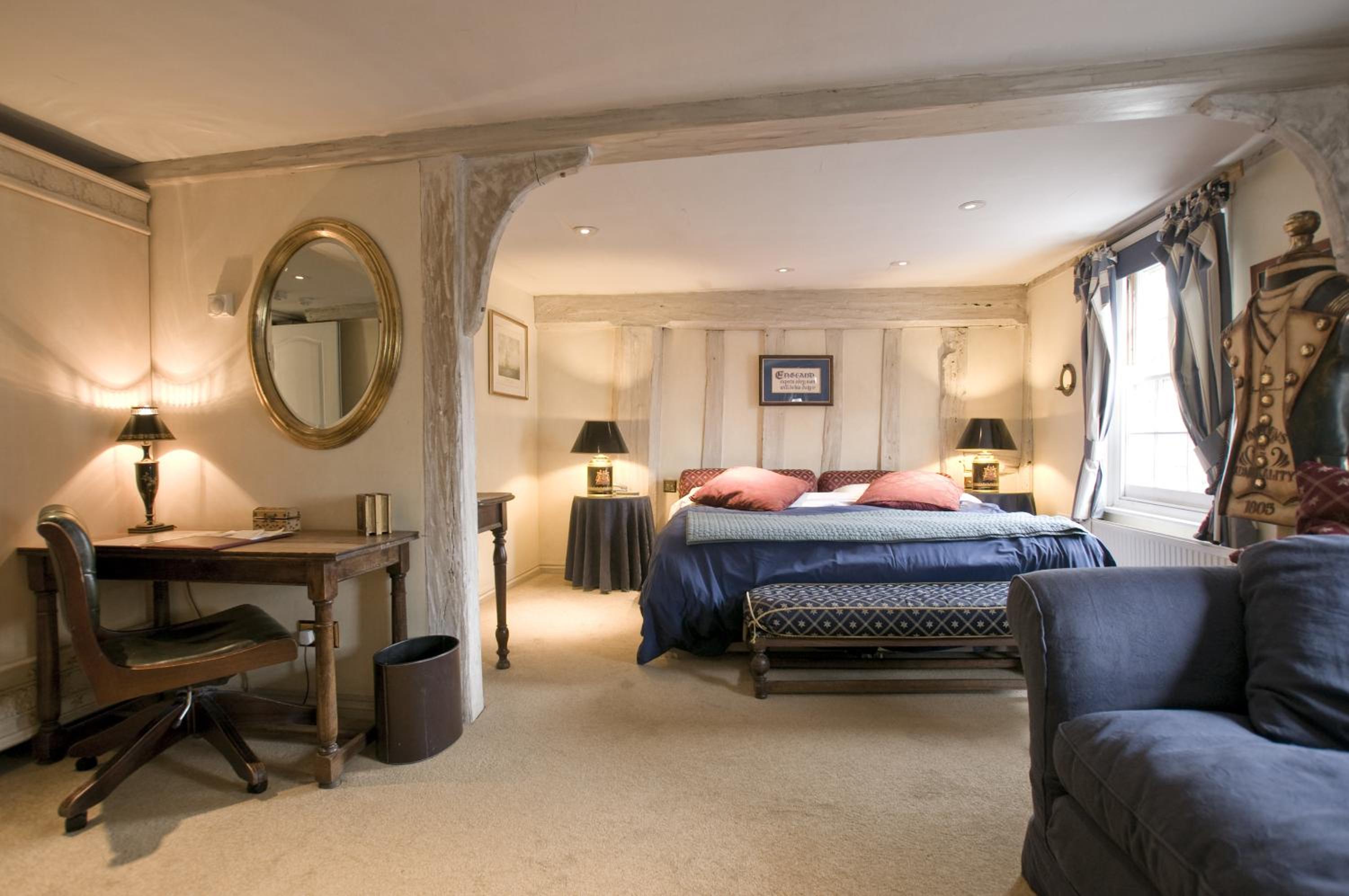 Rooms at The Inn - Deluxe King Room photo 2