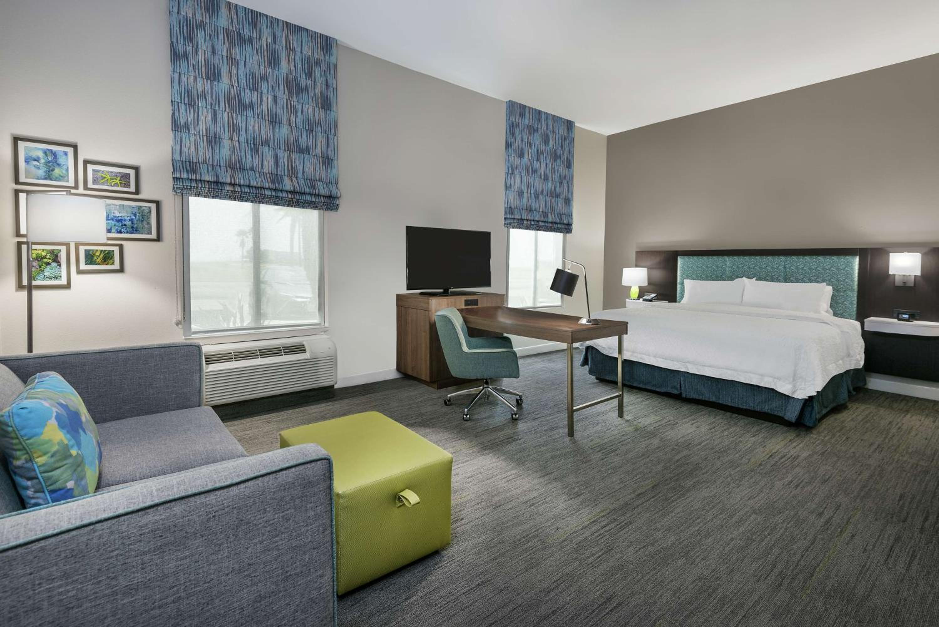 Room, 1 King Bed, Non Smoking (Drinks and Snacks)