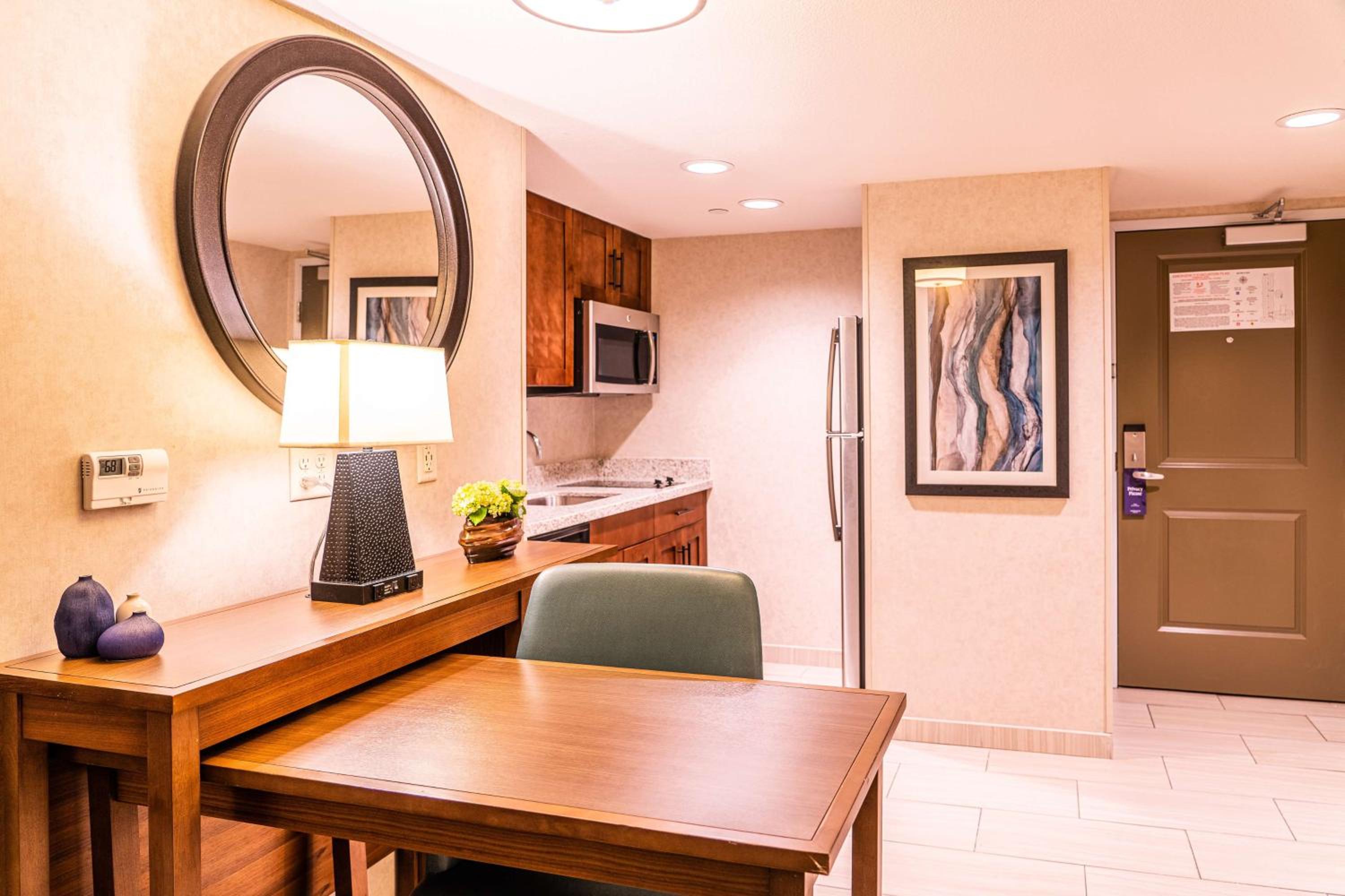 King Studio Suite - Mobility Access/Non-Smoking photo 3