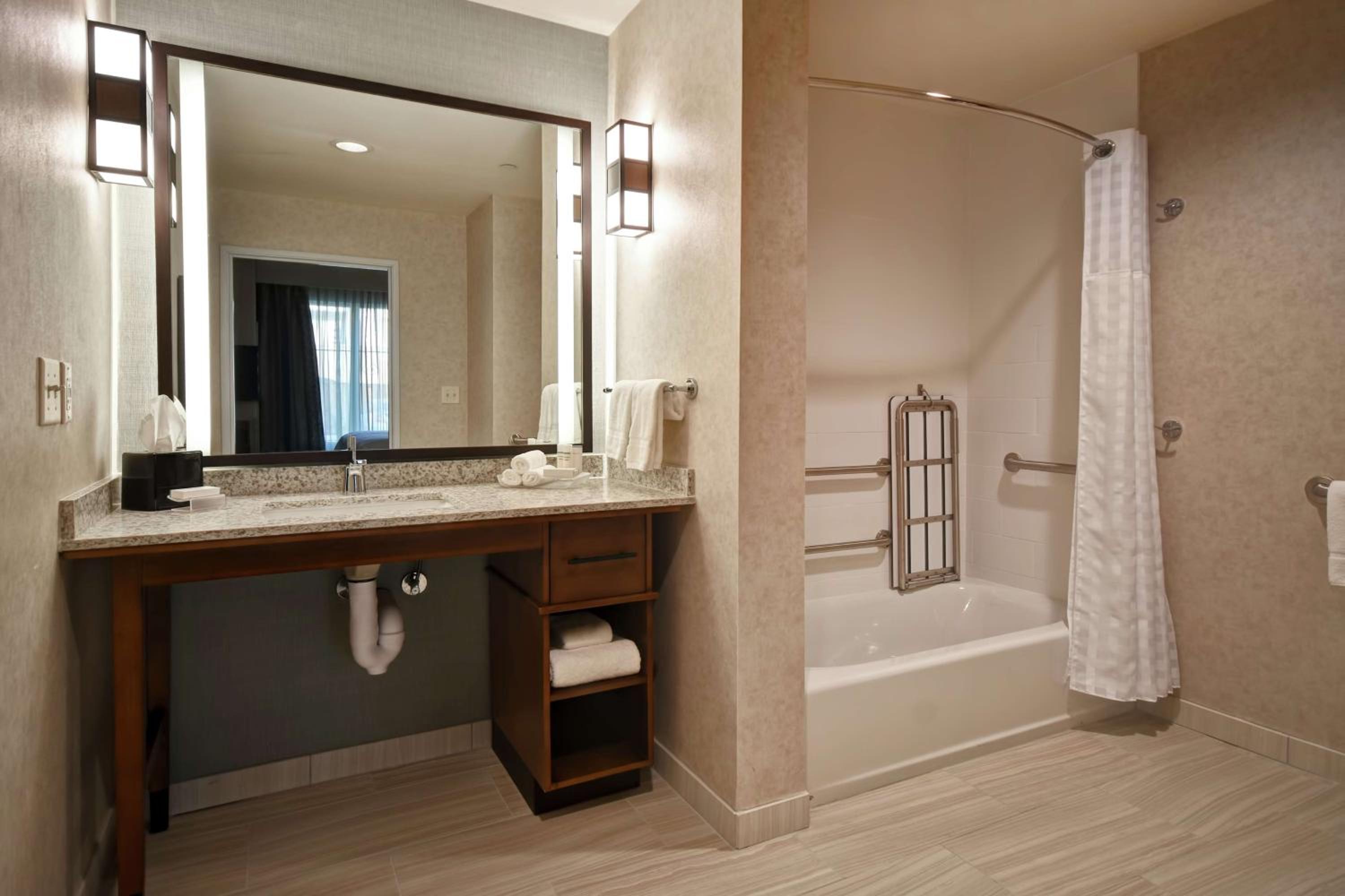 King Studio Suite - Mobility Access/Non-Smoking