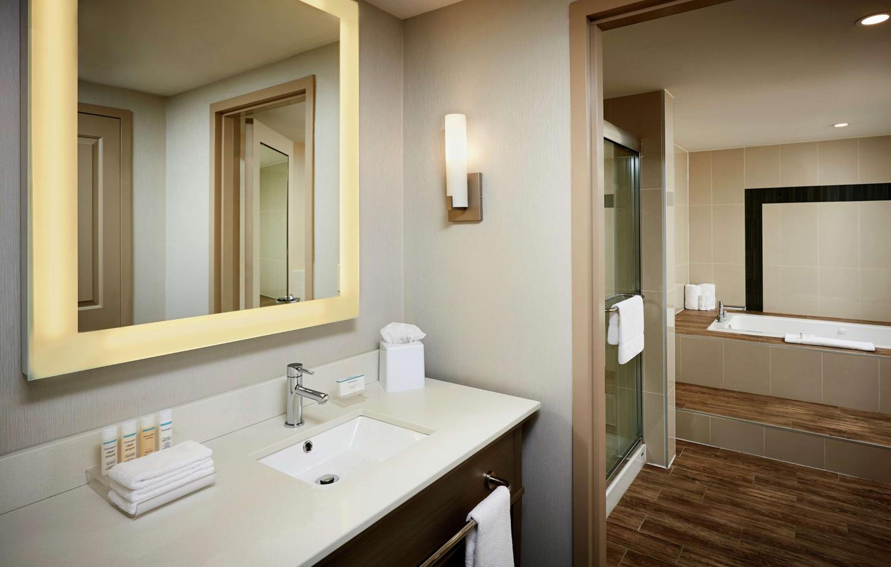 King Studio Suite with Jetted Tub- Non-Smoking