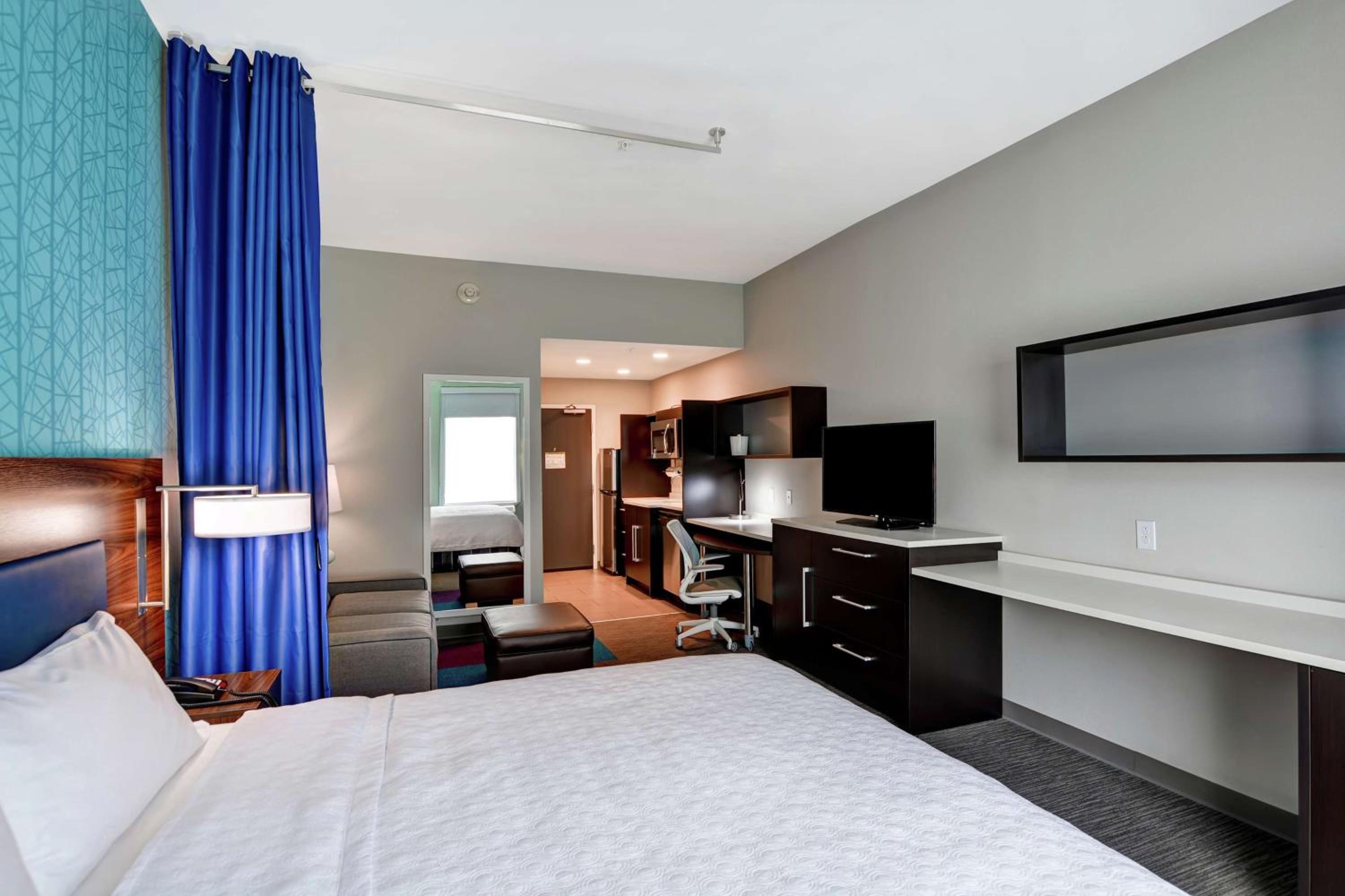 King Studio Suite - Non-Smoking photo 2