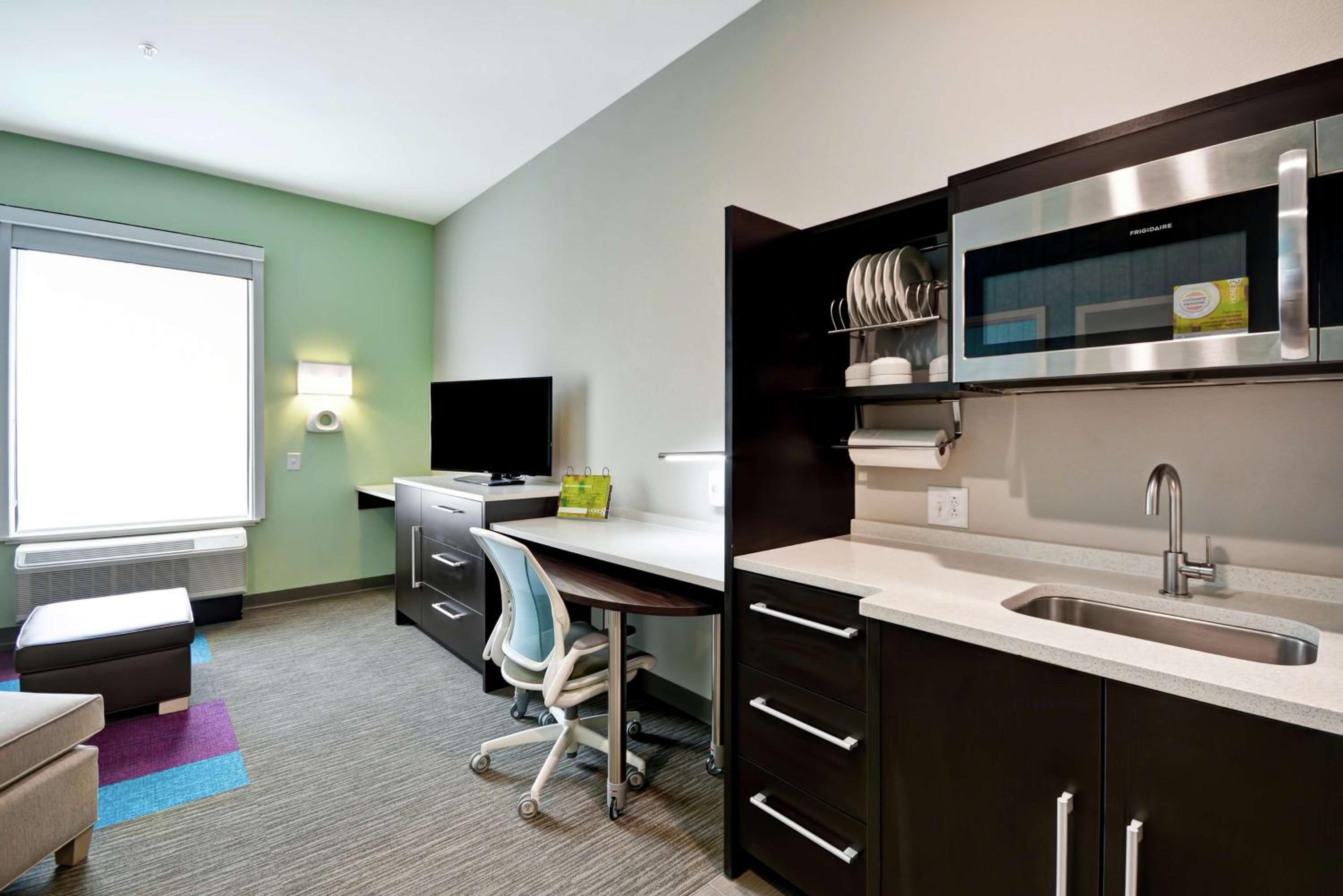 One-Bedroom King Suite - Non-Smoking photo 2