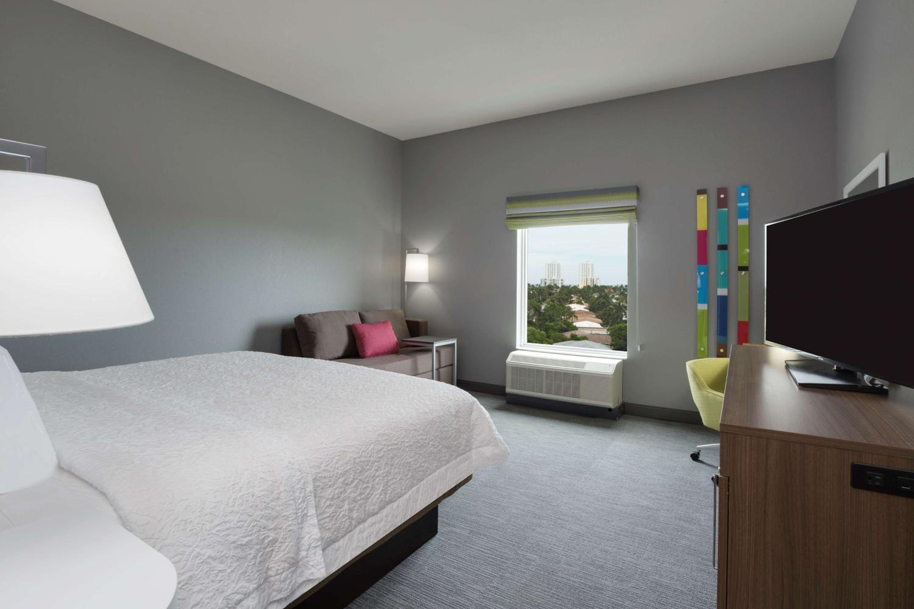 King Room with Sofa Bed - Hearing Accessible/Non-Smoking