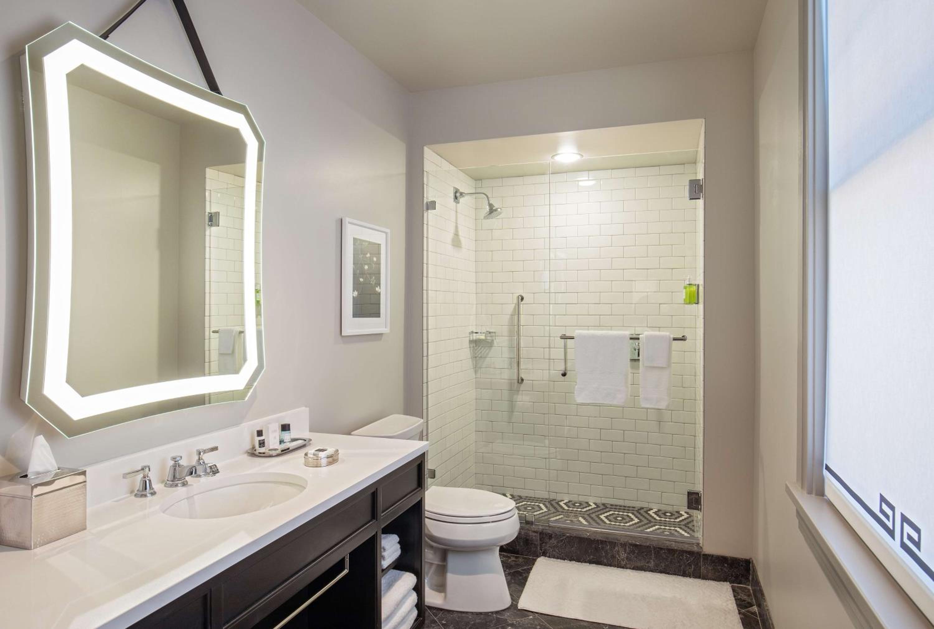 One-Bedroom King Suite