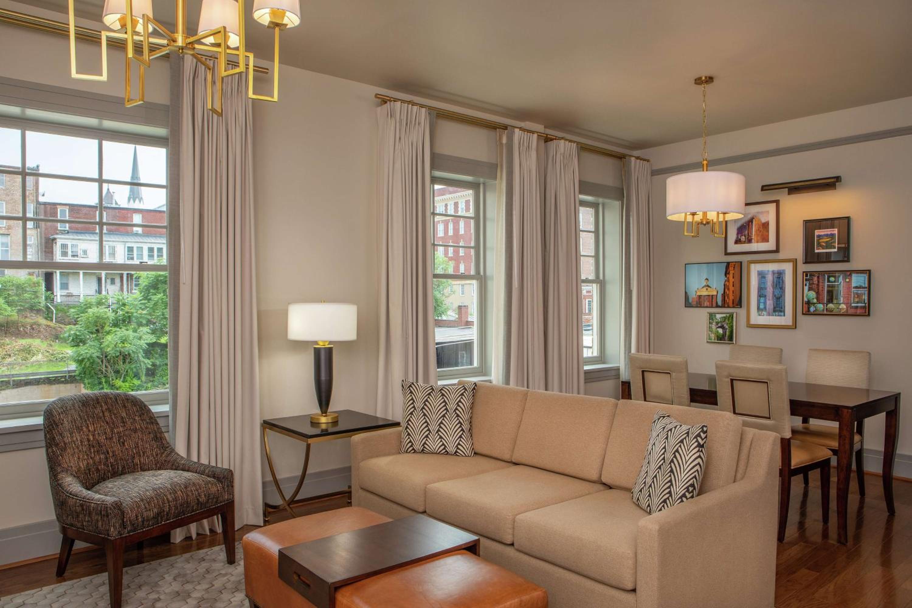 Deluxe One-Bedroom King Suite