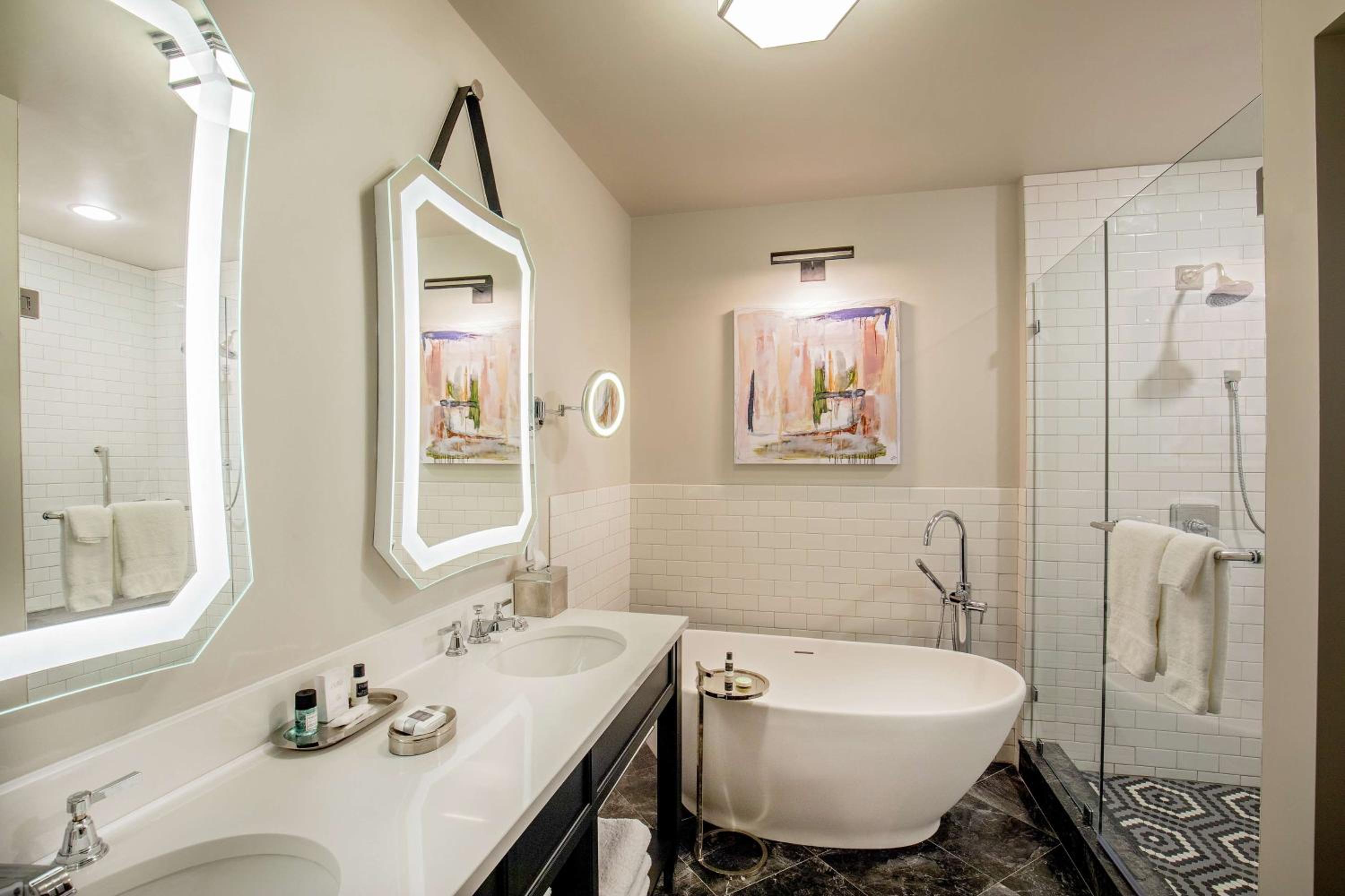 Queen Room with Spa Bath