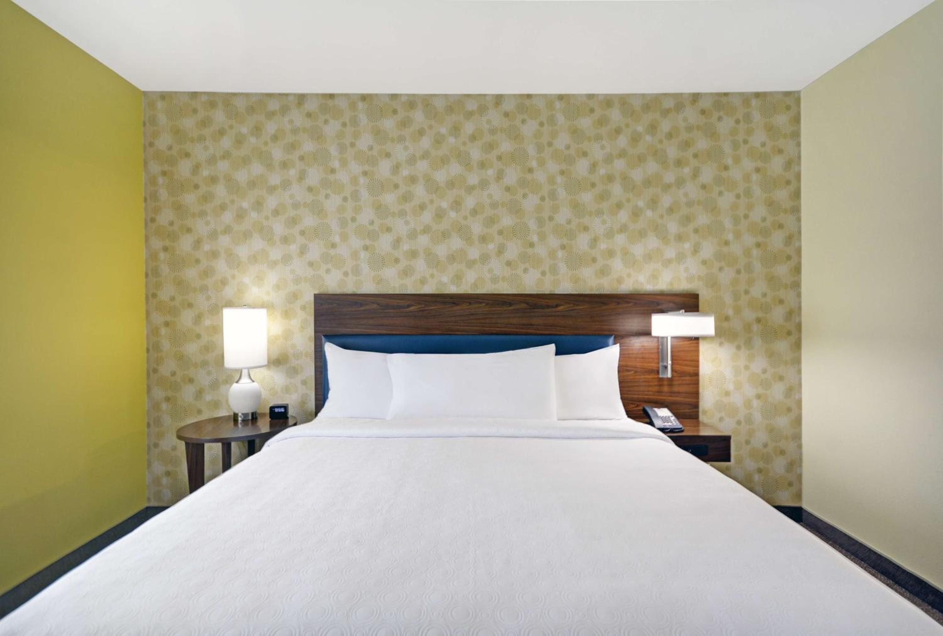 One-Bedroom King Suite - Non-Smoking photo 2