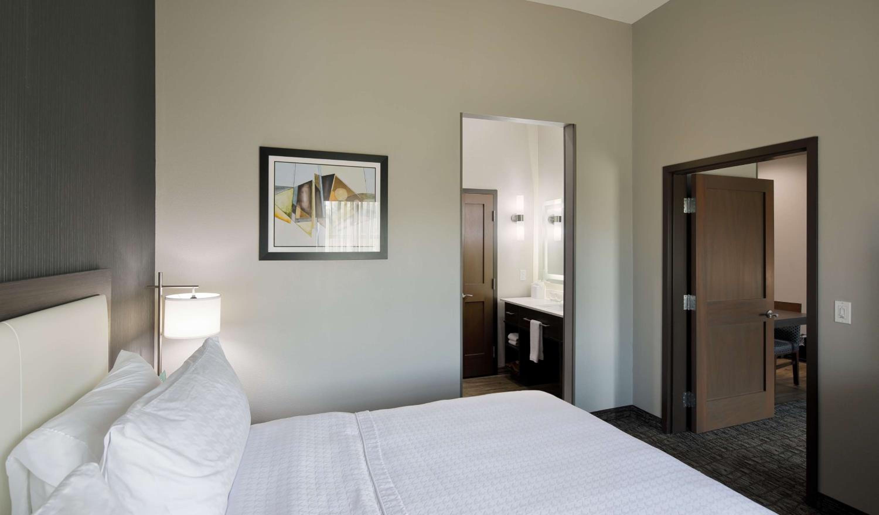 One-Bedroom King Suite - Non-Smoking