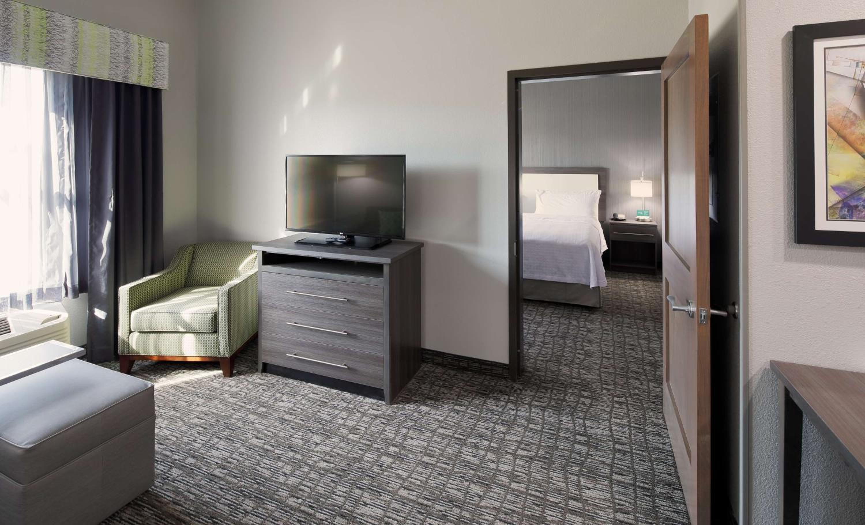One-Bedroom King Suite - Non-Smoking photo 3