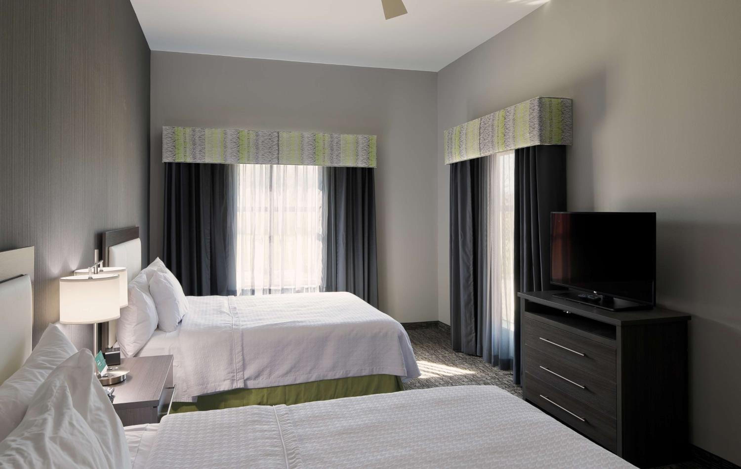 One-Bedroom Queen Suite with Two Queen Beds - Non-Smoking