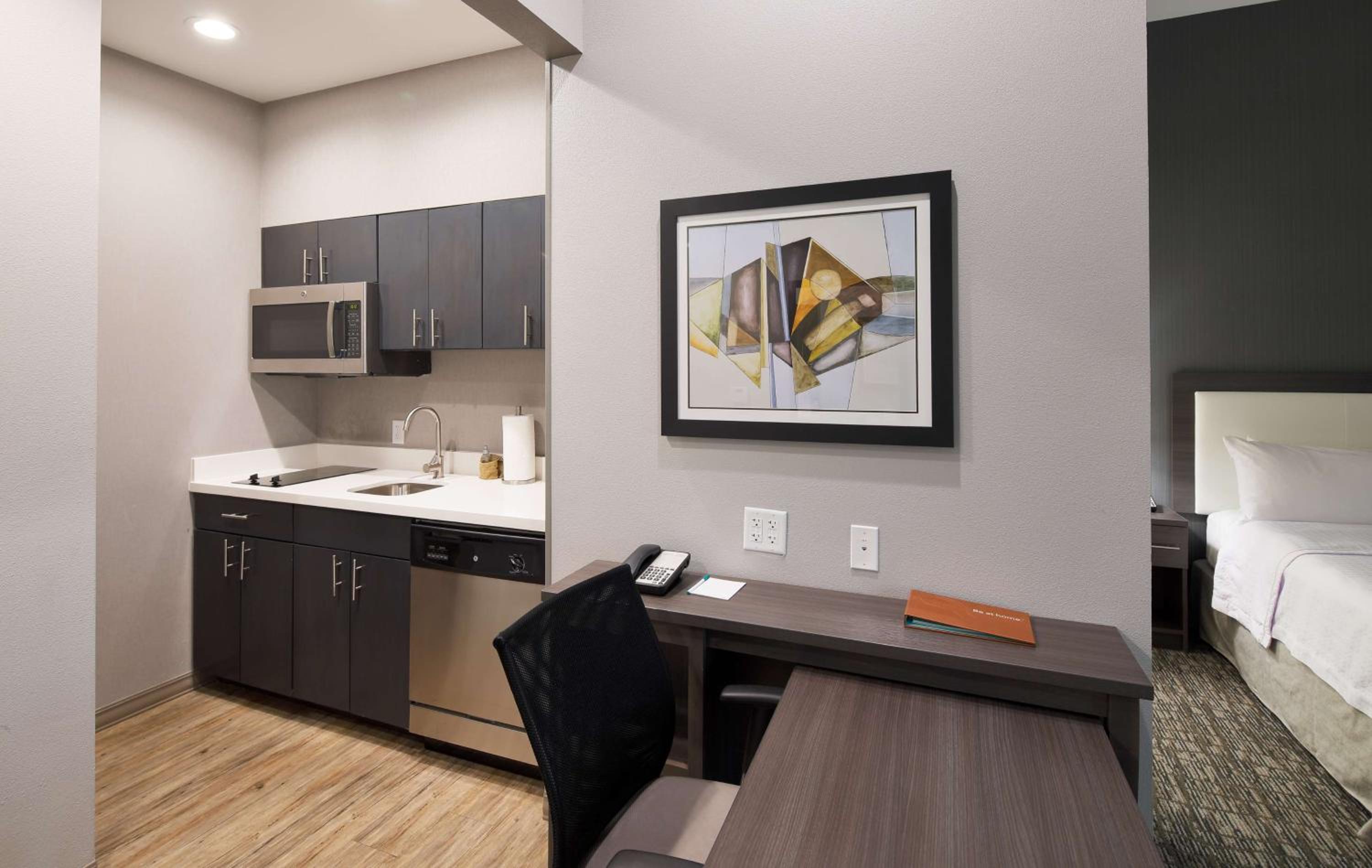 King Studio Suite - Mobility Access/Non-Smoking photo 2