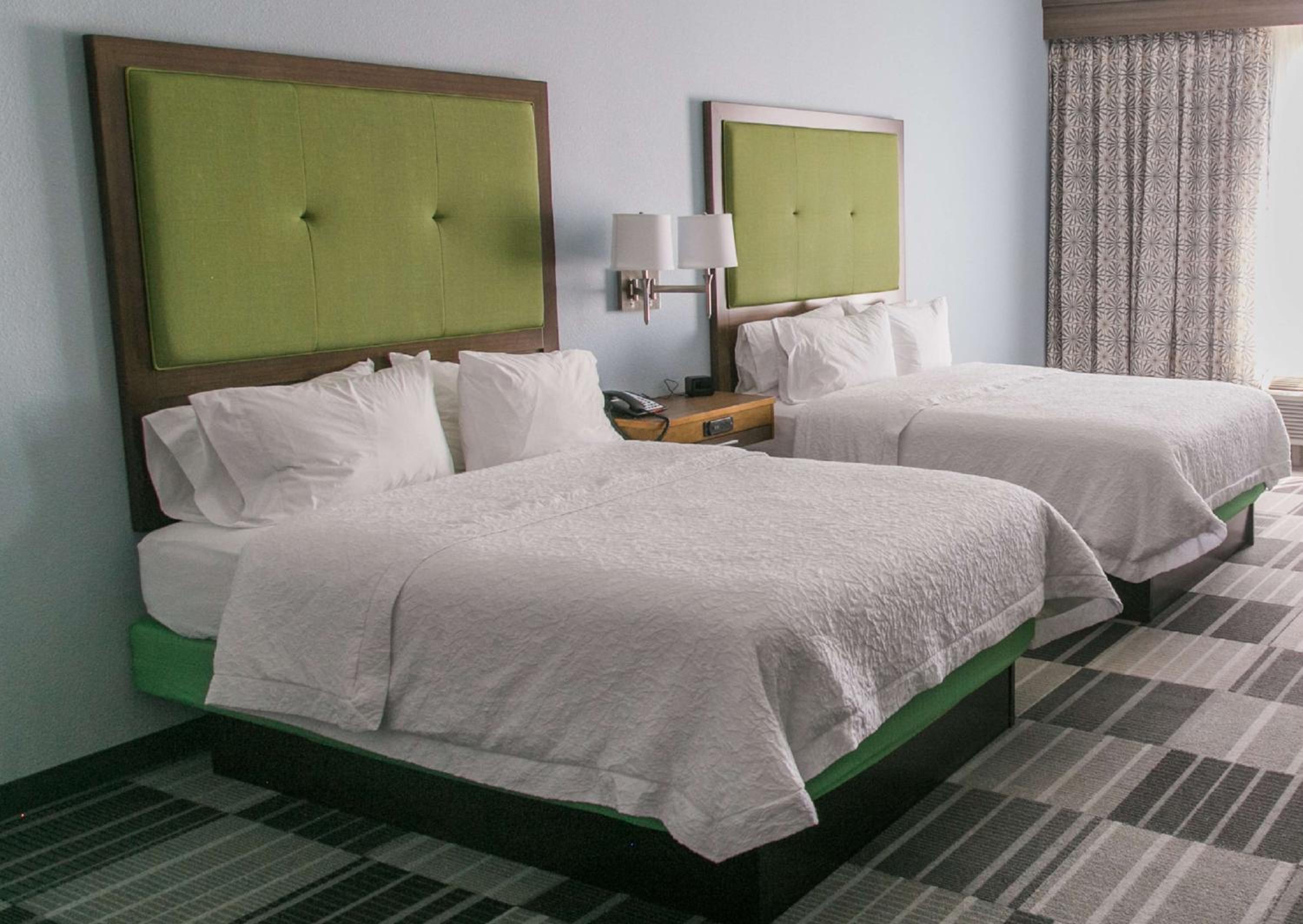 Queen Room with Two Queen Beds (4 Adults) photo 1