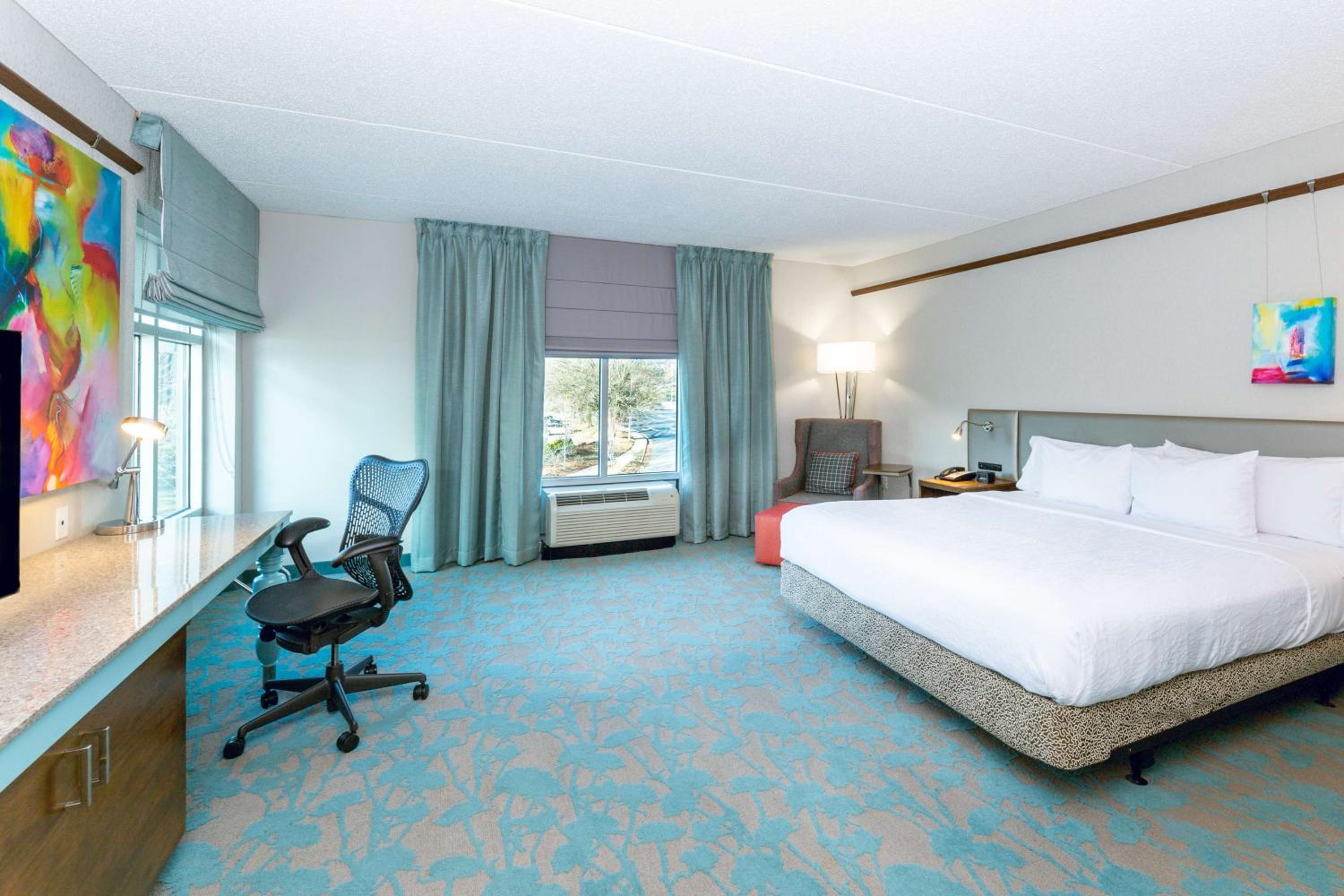 King Room with Accessible Tub - Mobility Access photo 1