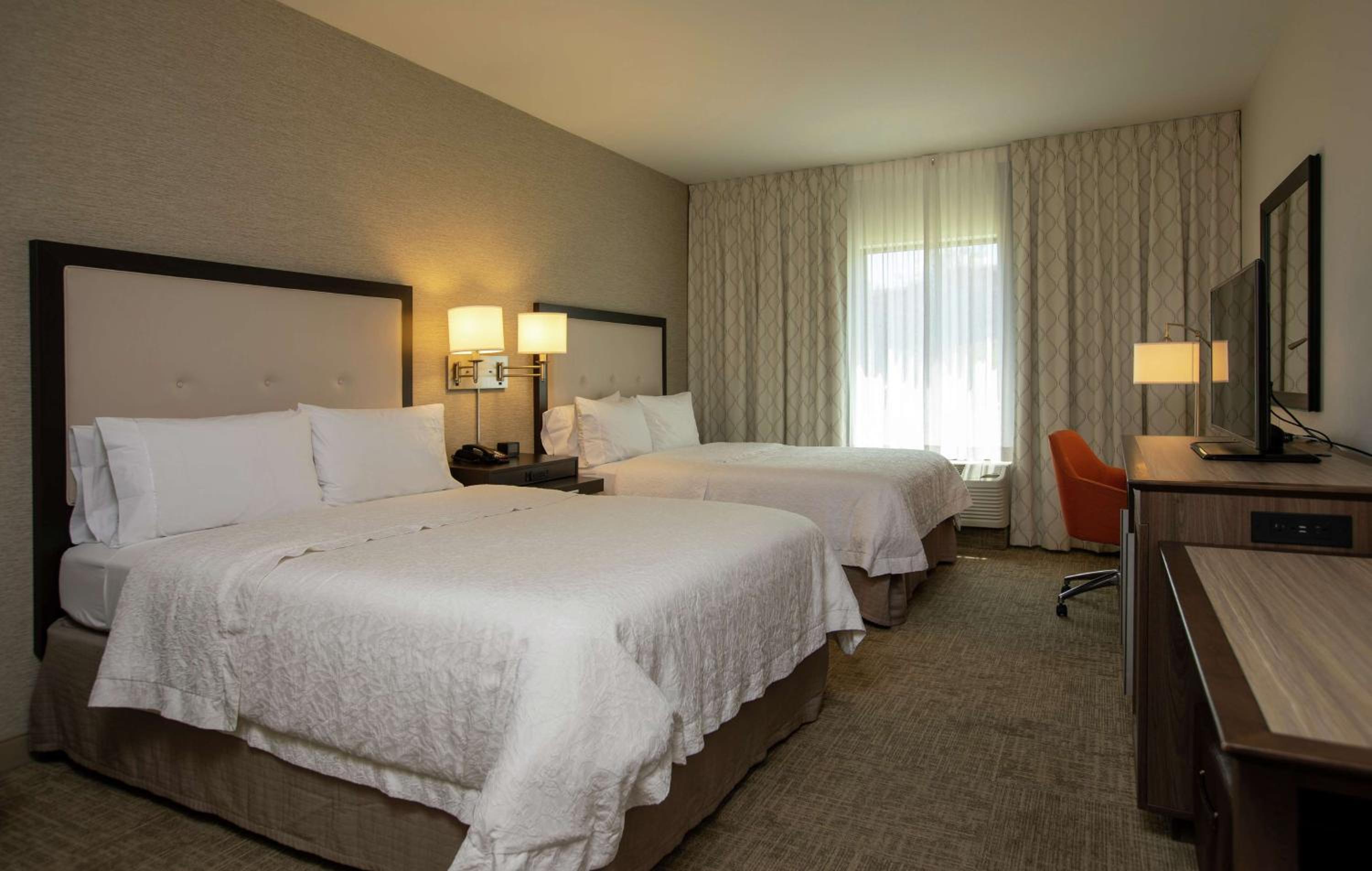 Queen Room with Two Queen Beds (4 Adults) photo 3