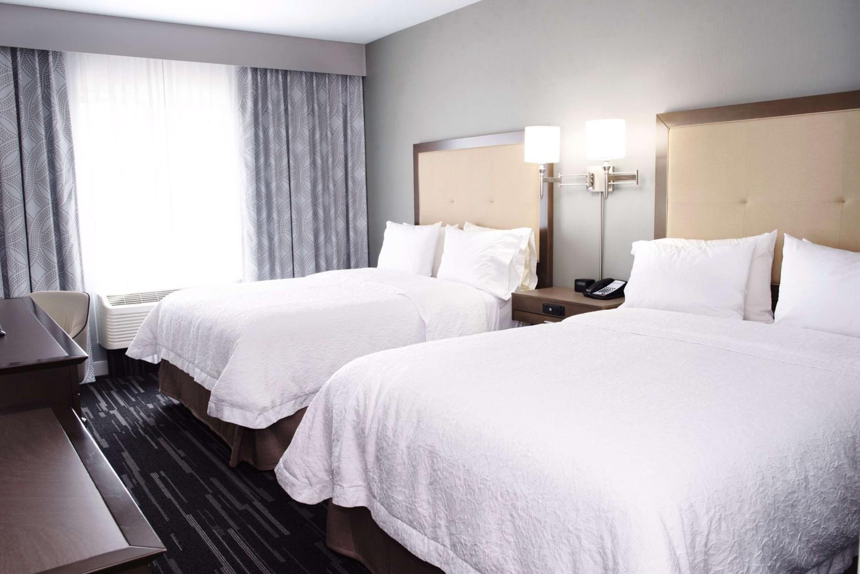 Queen Room with Two Queen Beds (4 Adults) photo 2