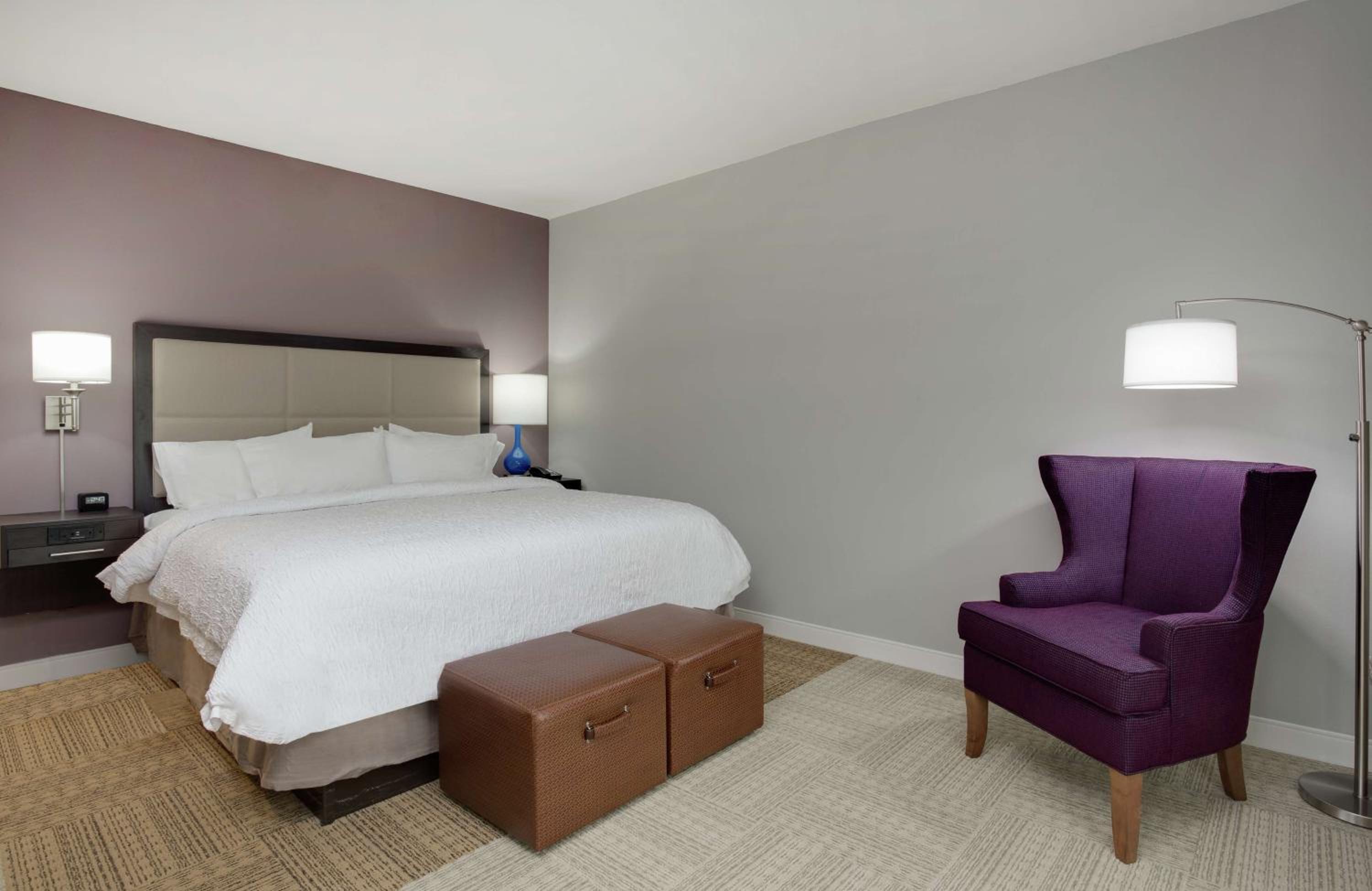 King Room with Accessible Tub - Mobility and Hearing Access/Non-Smoking