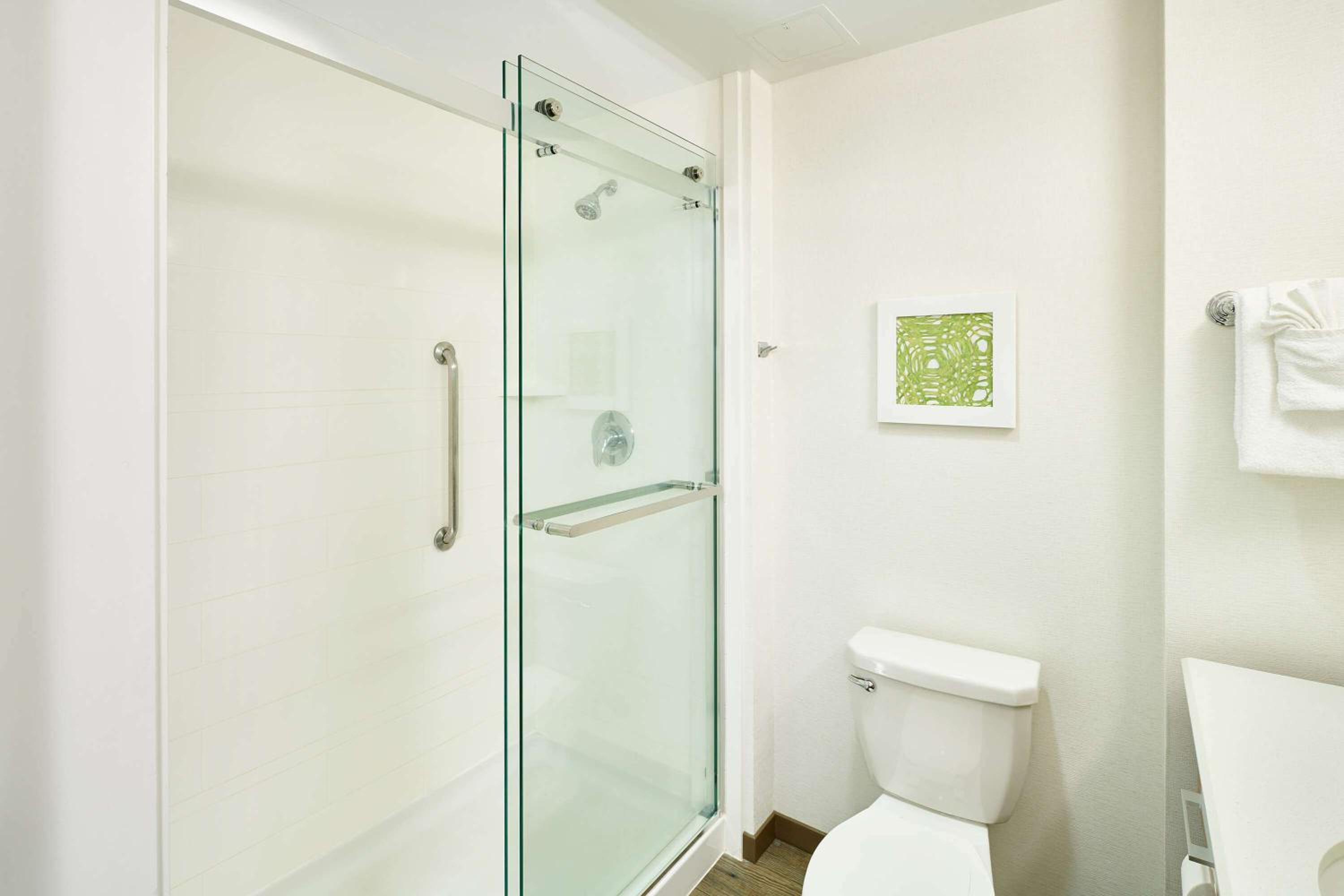 Studio with King Bed and Shower - Non-Smoking