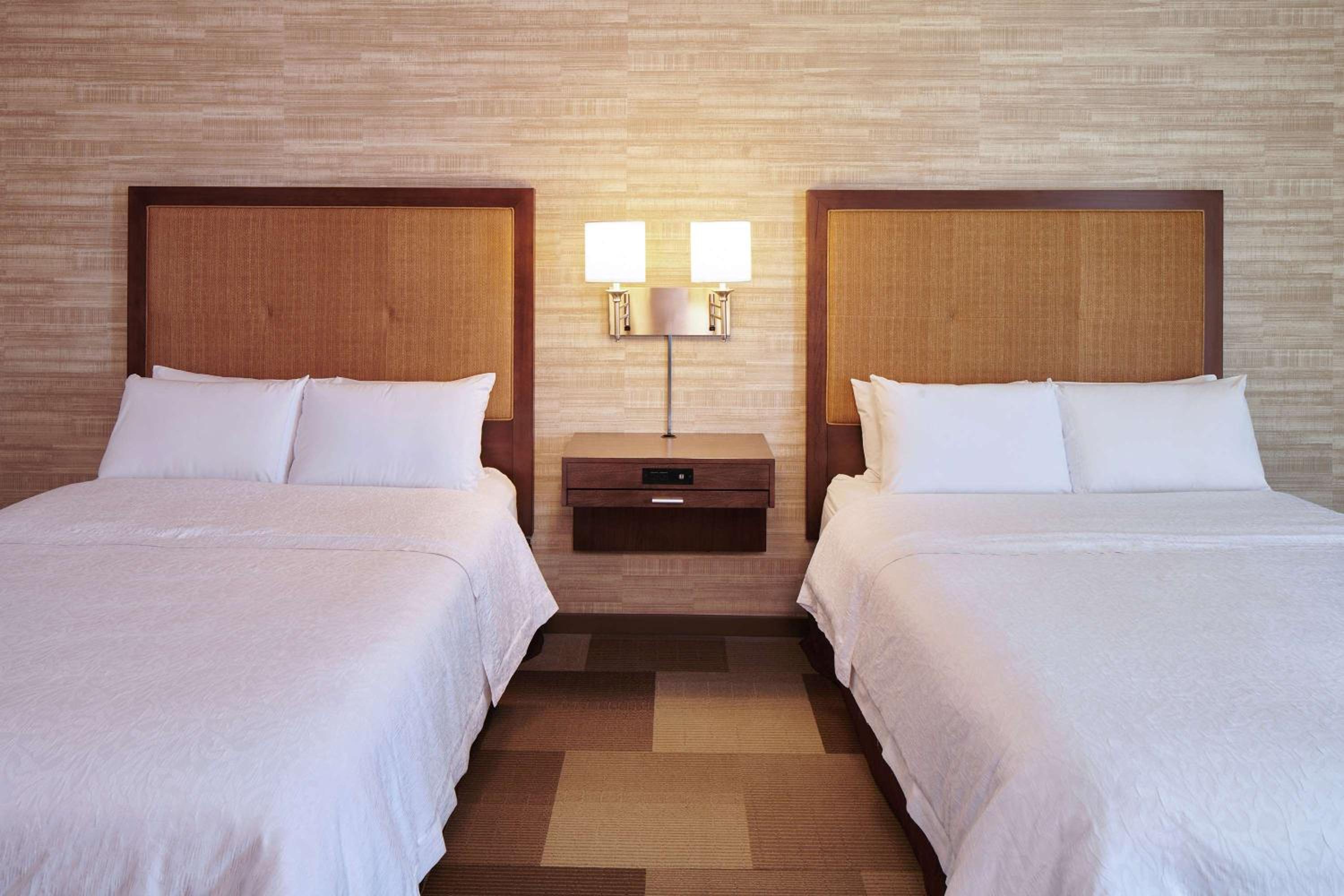 King Room with Roll-In Shower - Mobility and Hearing Access/Non-Smoking