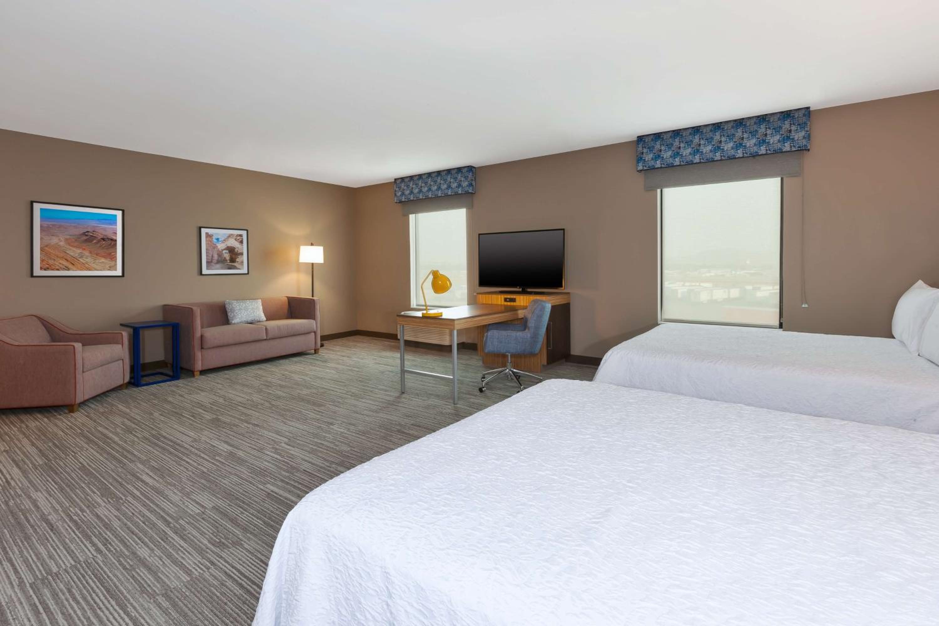 Queen Studio Suite with Two Queen Beds - Non-Smoking - Photo 1