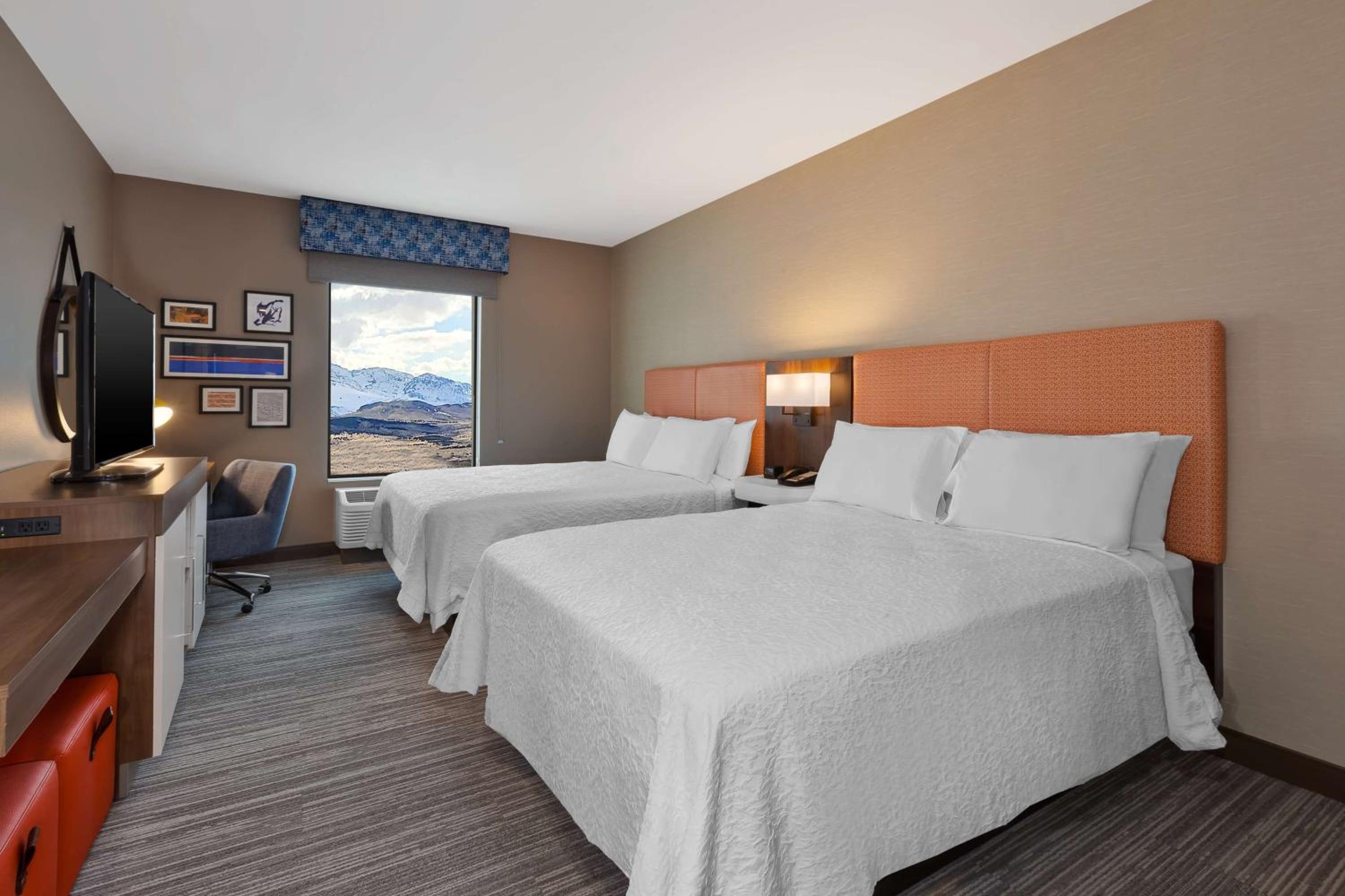 Queen Room with Two Queen Beds - Non-Smoking - Photo 1