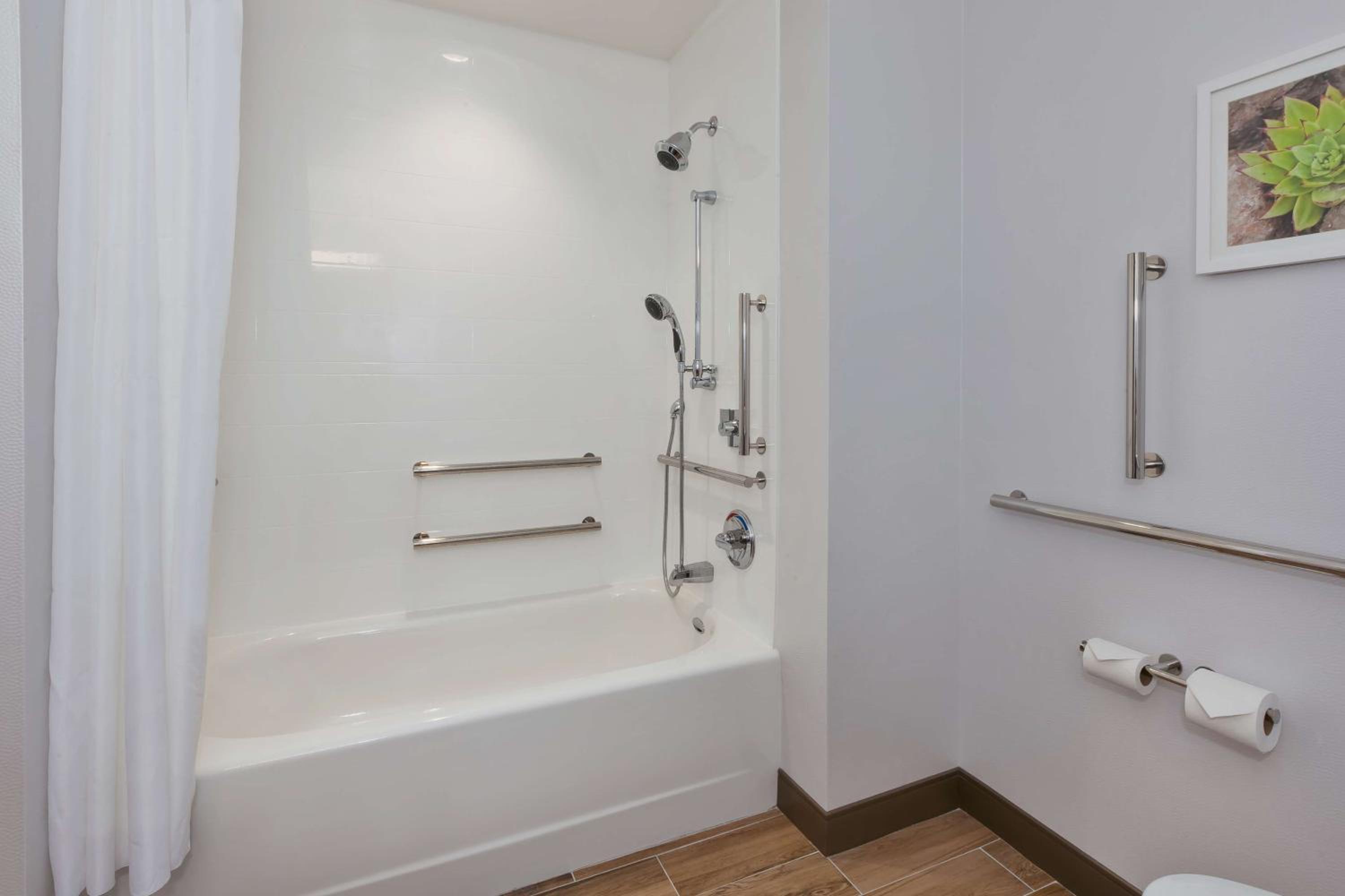 King Room - Mobility Access/Non-Smoking - Photo 8