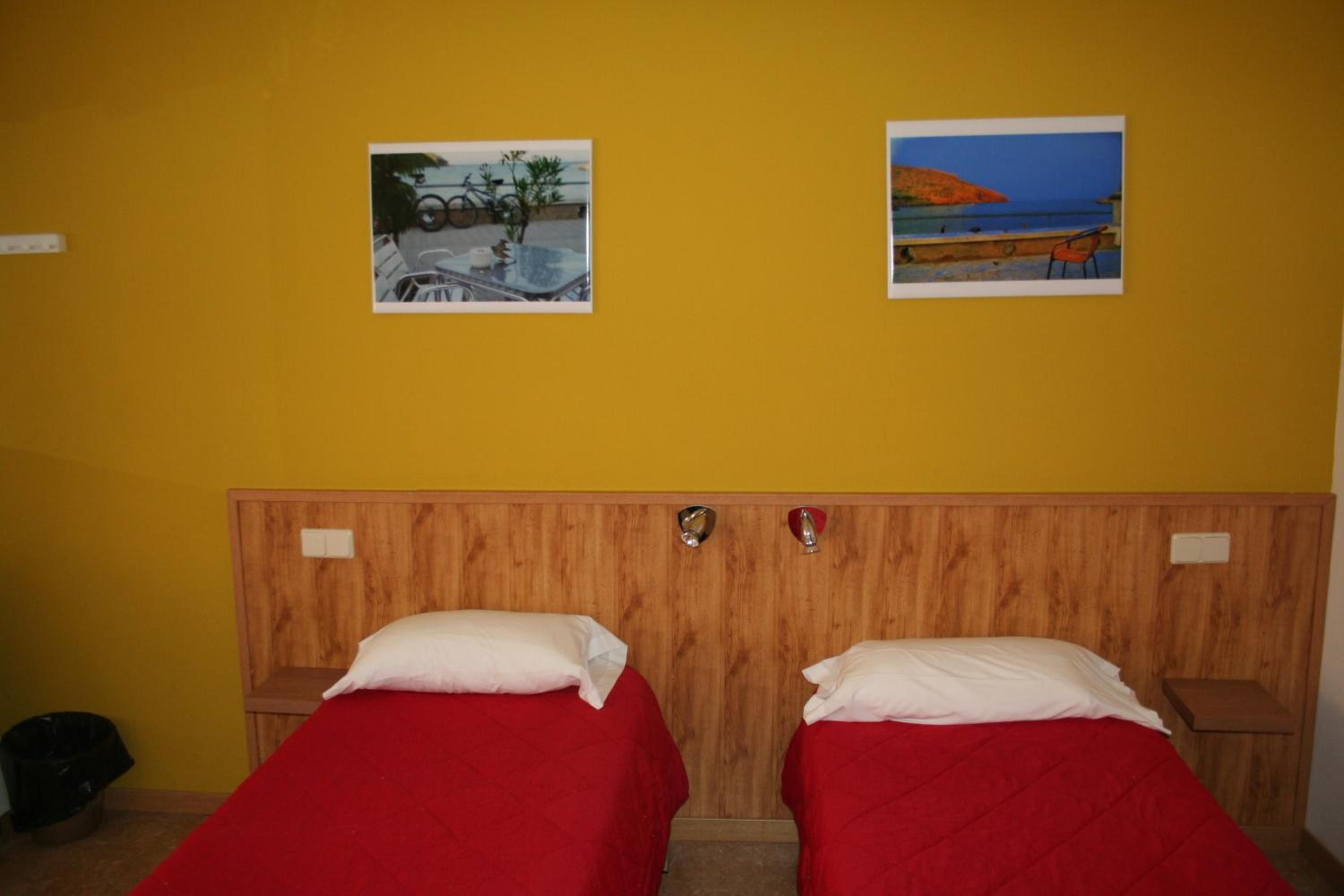 Triple Room with Shared Bathroom photo 2