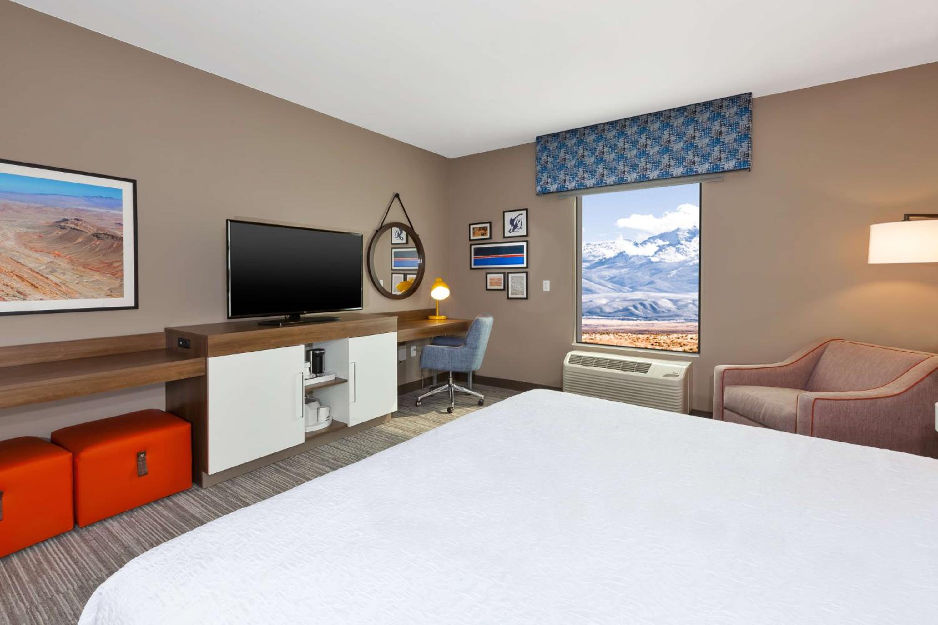 King Room - Non-Smoking - Photo 6