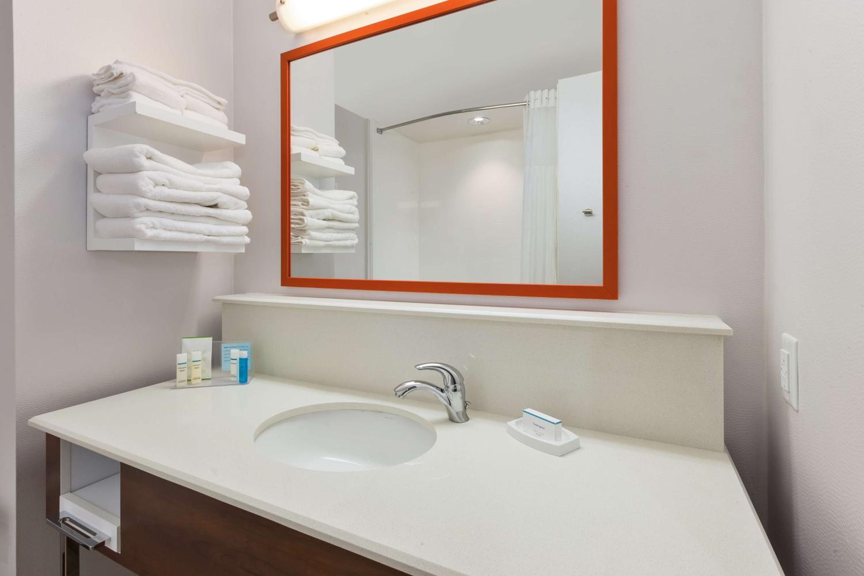 King Room - Mobility Access/Non-Smoking - Photo 9