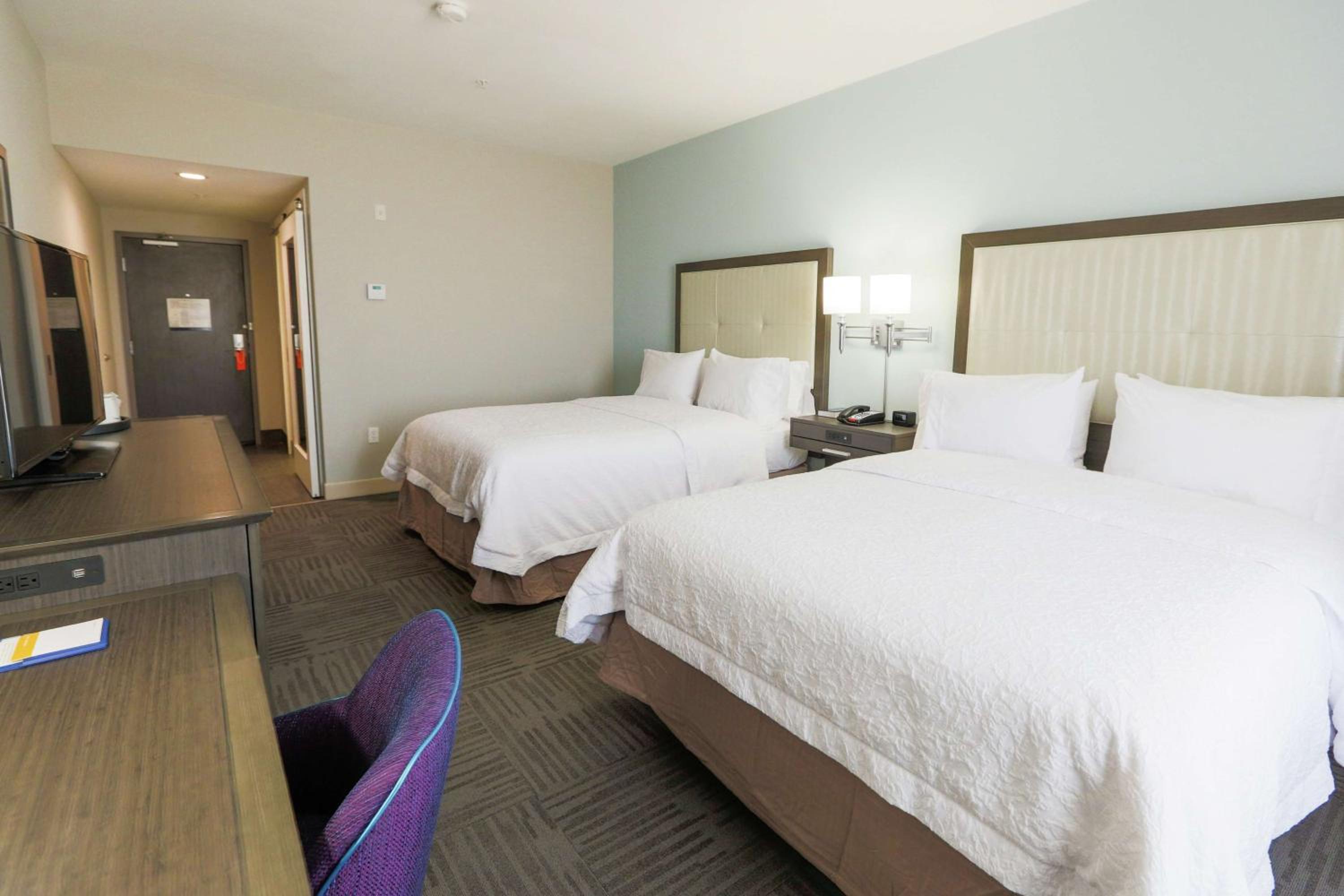Queen Room with Two Queen Beds (4 Adults) photo 1
